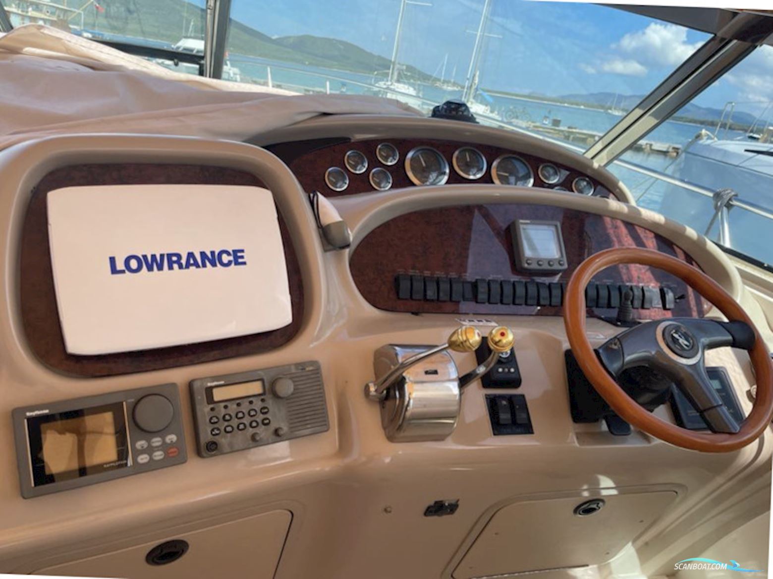 Sea Ray 410 Express Cruiser