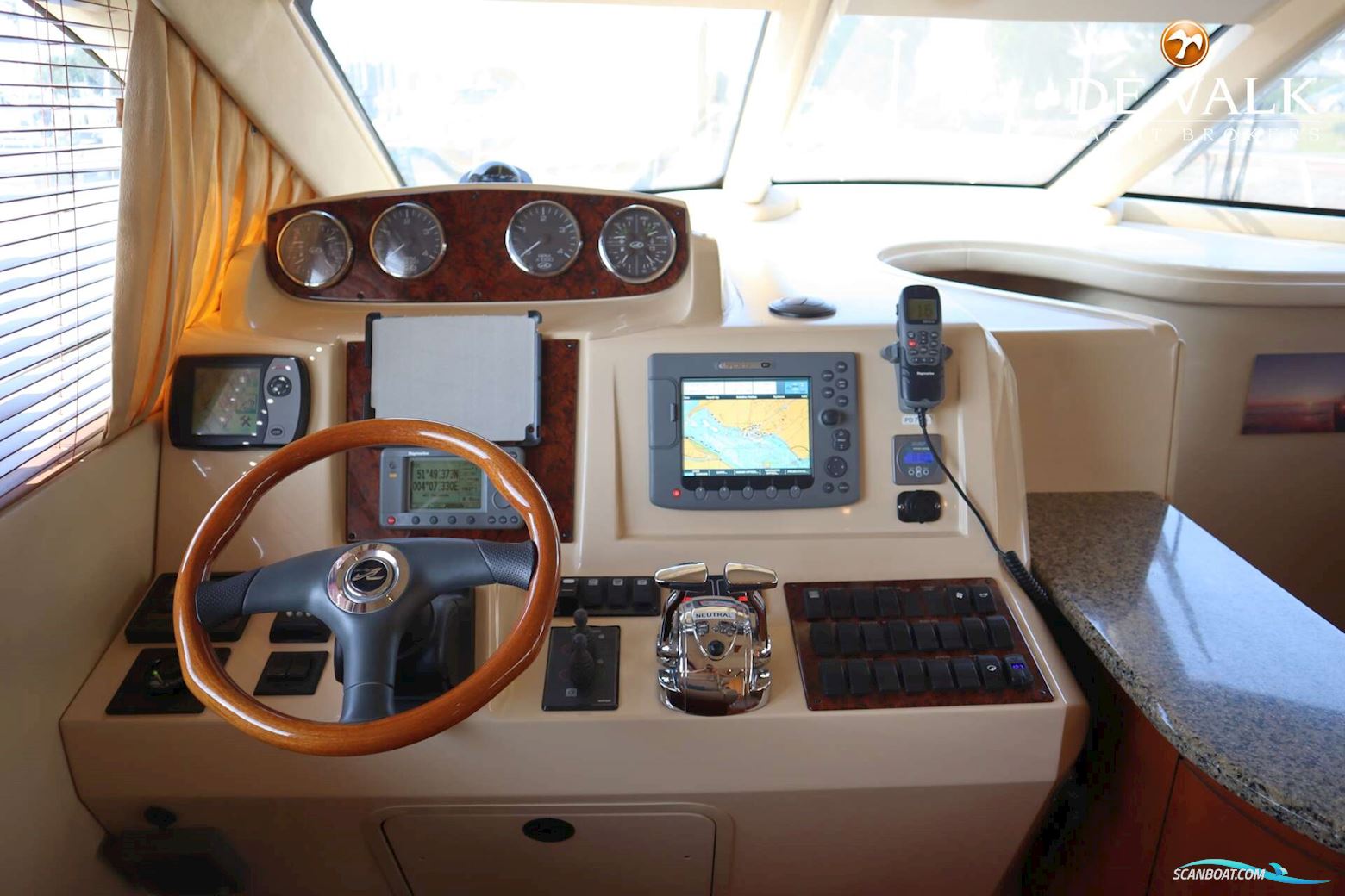 Sea Ray 455 Sedan Bridge