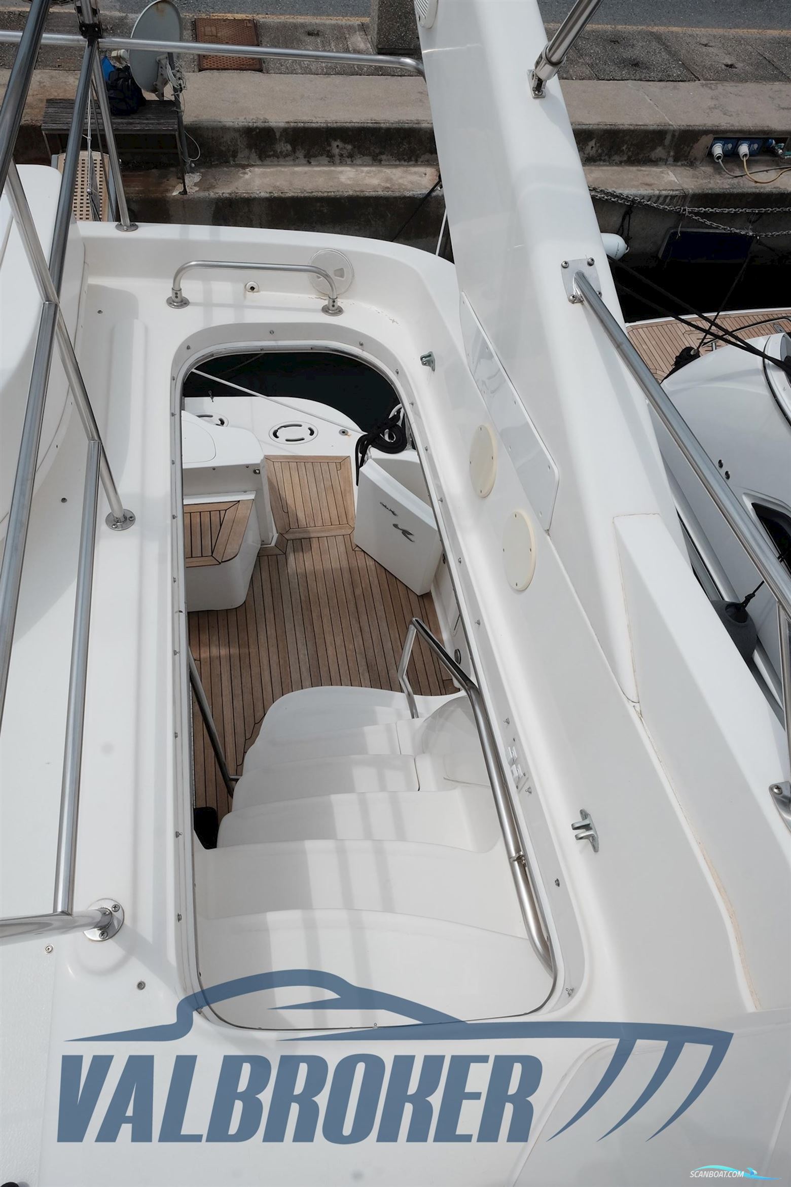 Sea Ray 480 Sedan Bridge