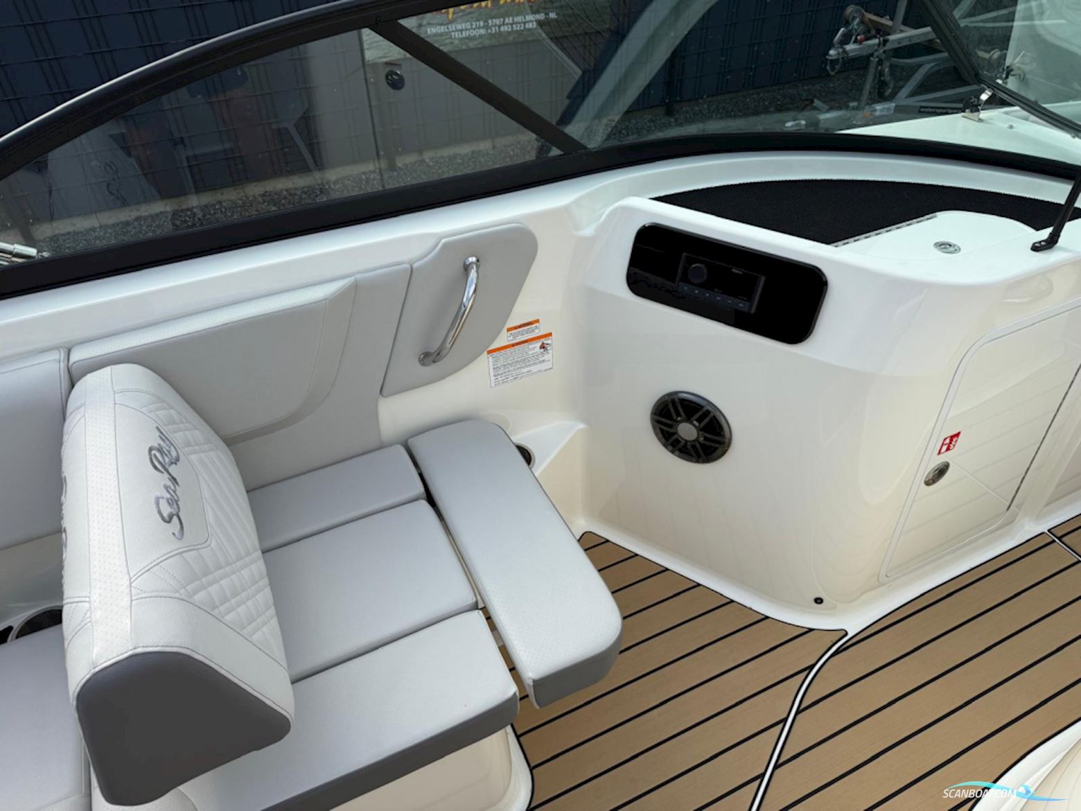 Sea Ray SDX 230