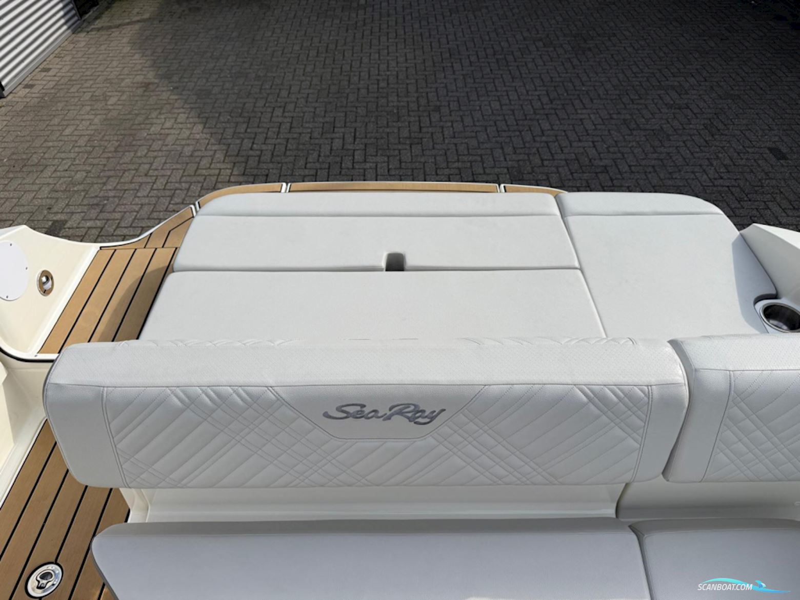 Sea Ray SDX 230
