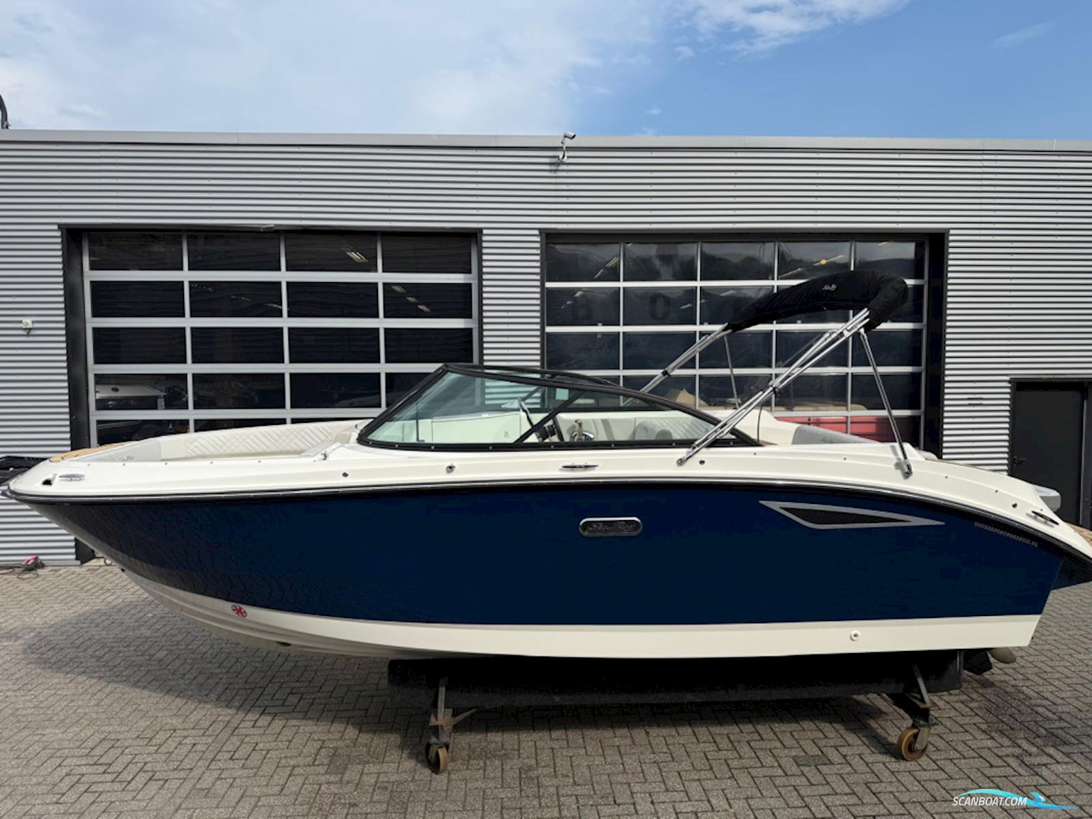 Sea Ray SDX 230