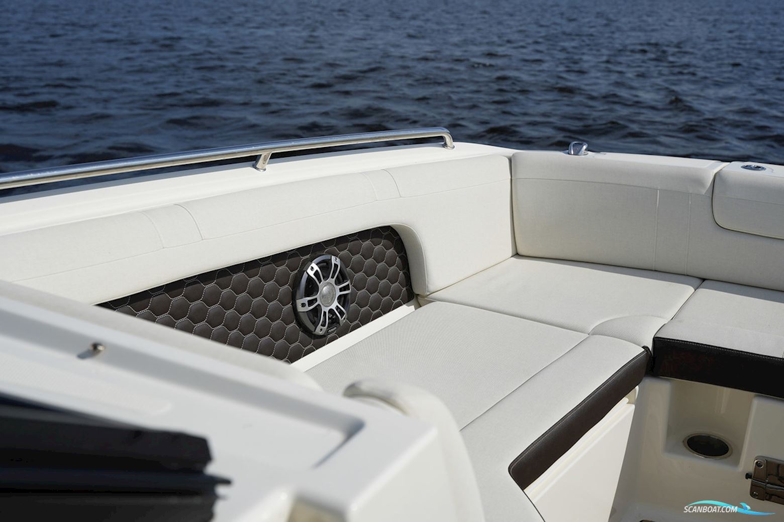 Sea Ray SDX 290 Outboard