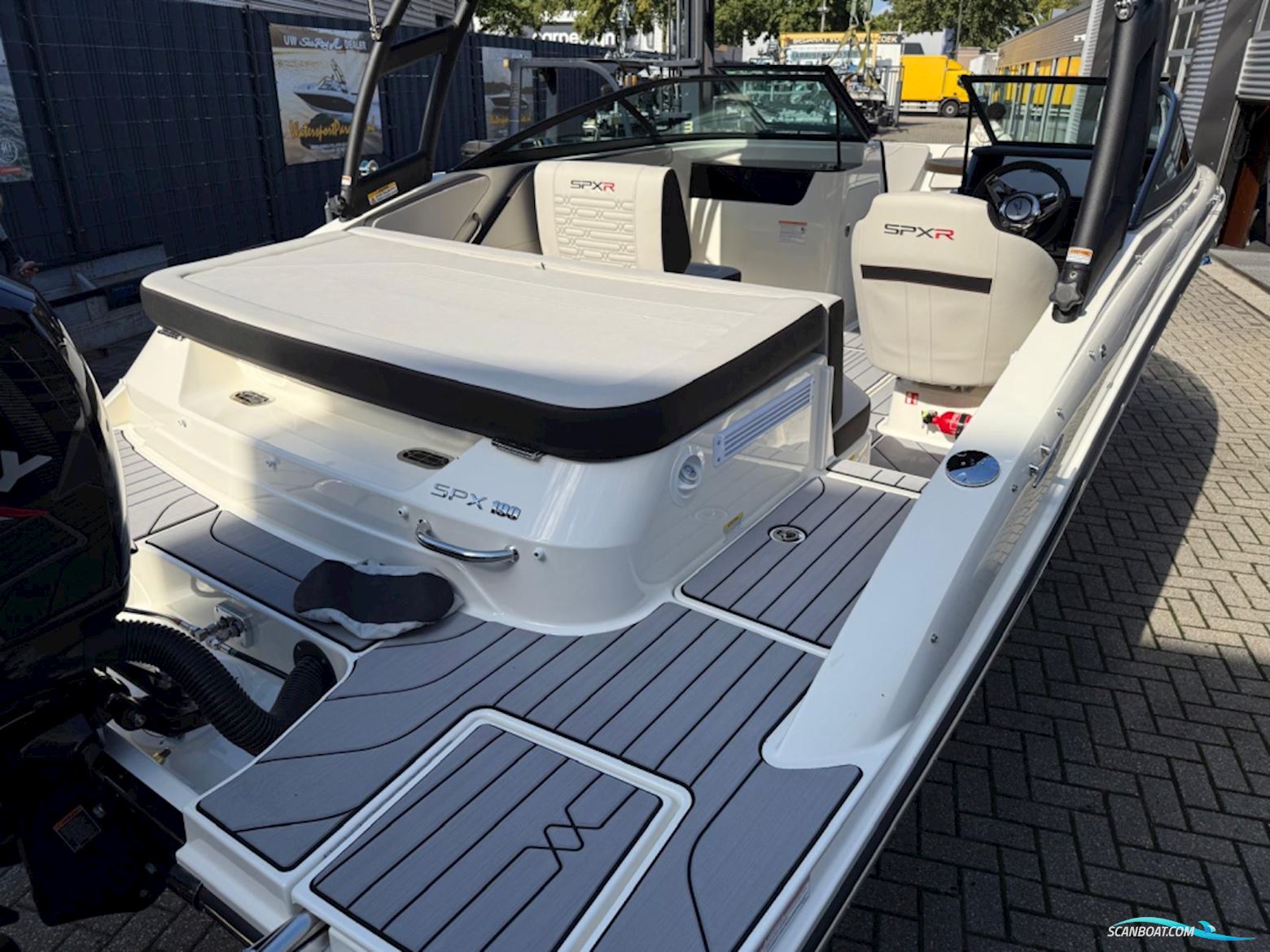 Sea Ray SPX 190 Outboard