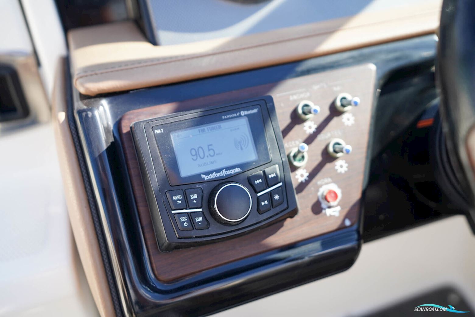 Sea Ray Sun Sport 230