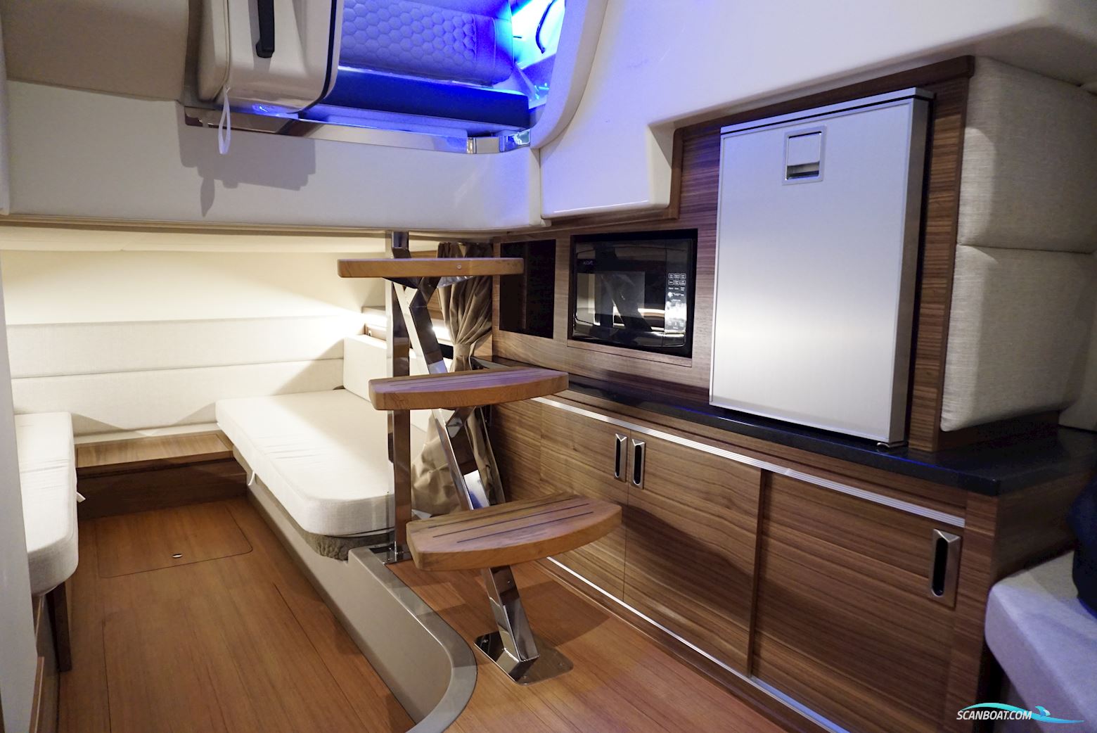 Sea Ray Sundancer 320 - IN Store!