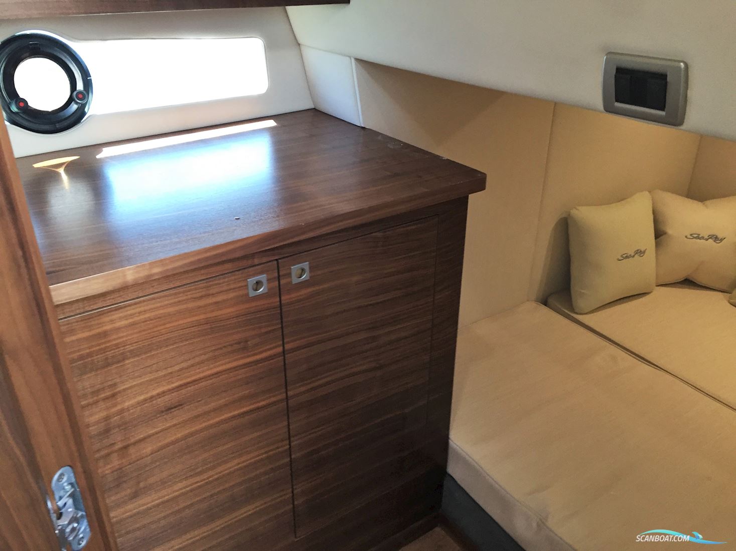 Sea Ray Sundancer 355