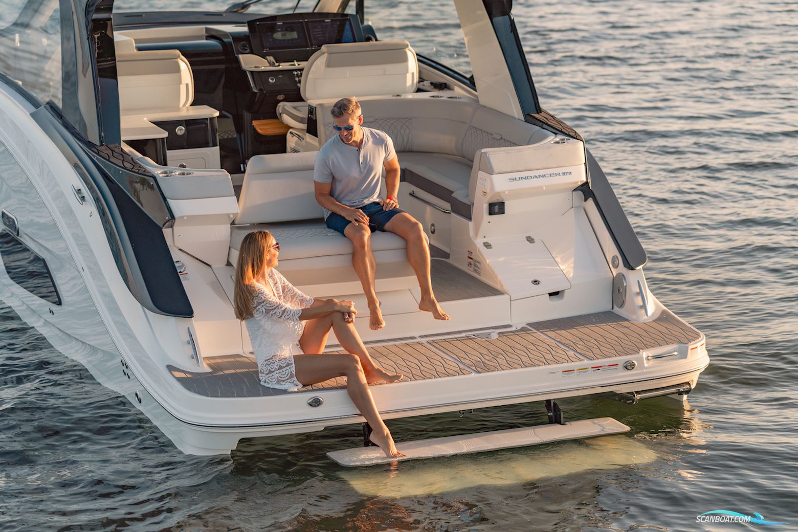 Sea Ray Sundancer 370