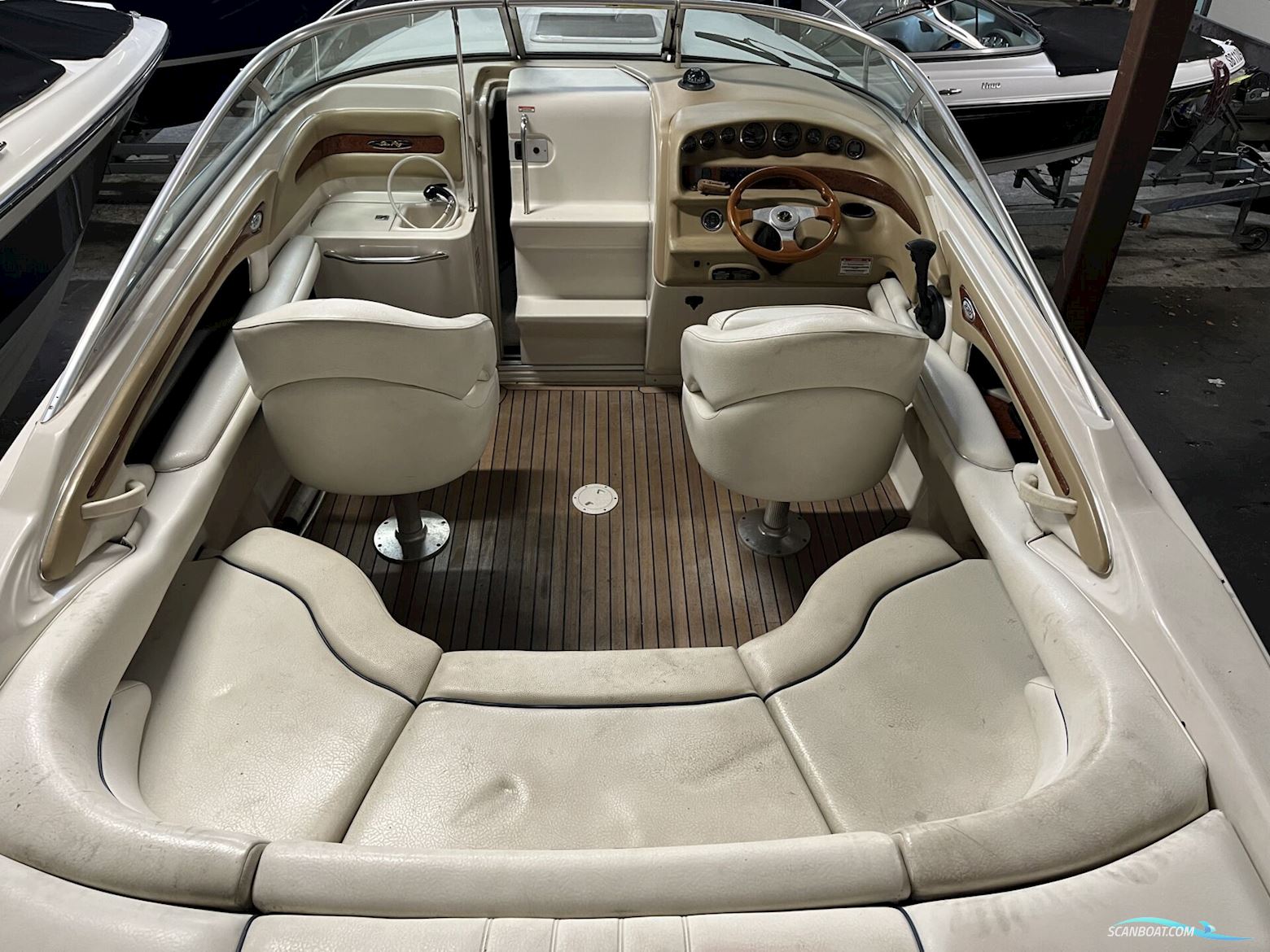 Sea Ray Sunsport 230