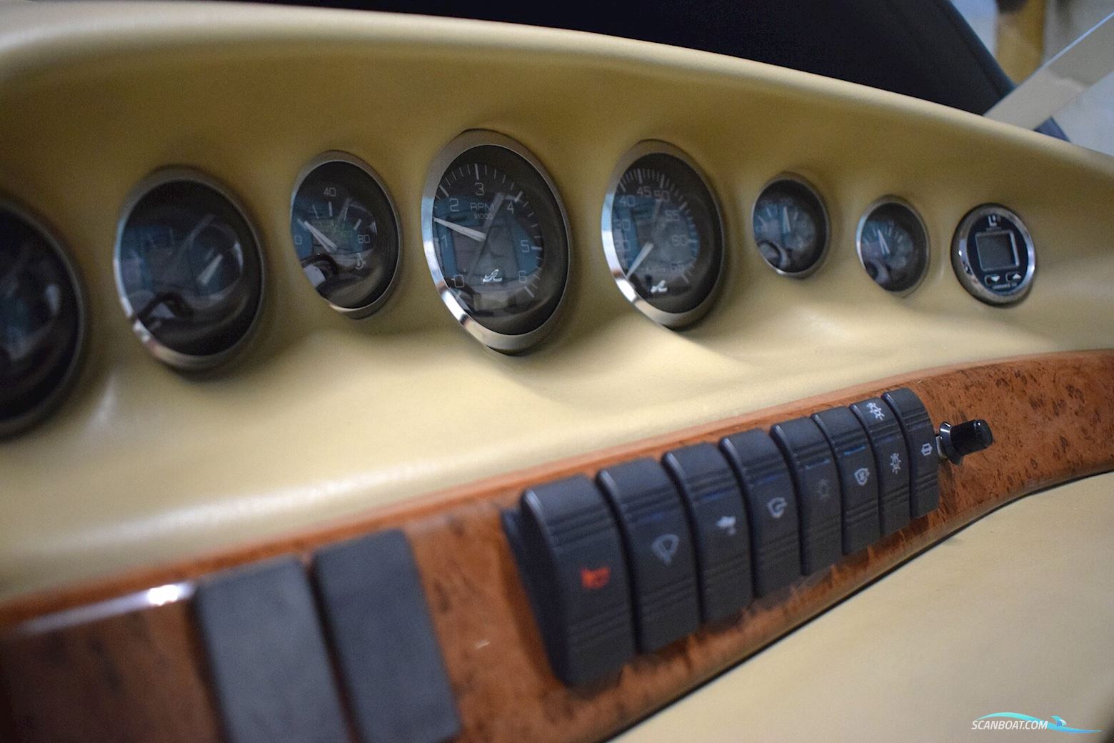 Sea Ray Sunsport 230