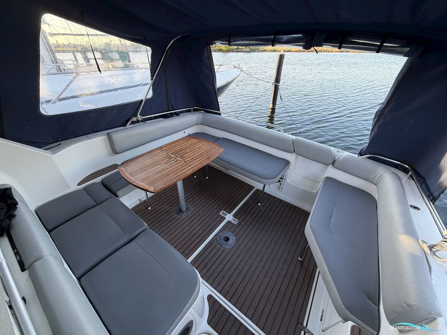 Sealine 290 Ambassador