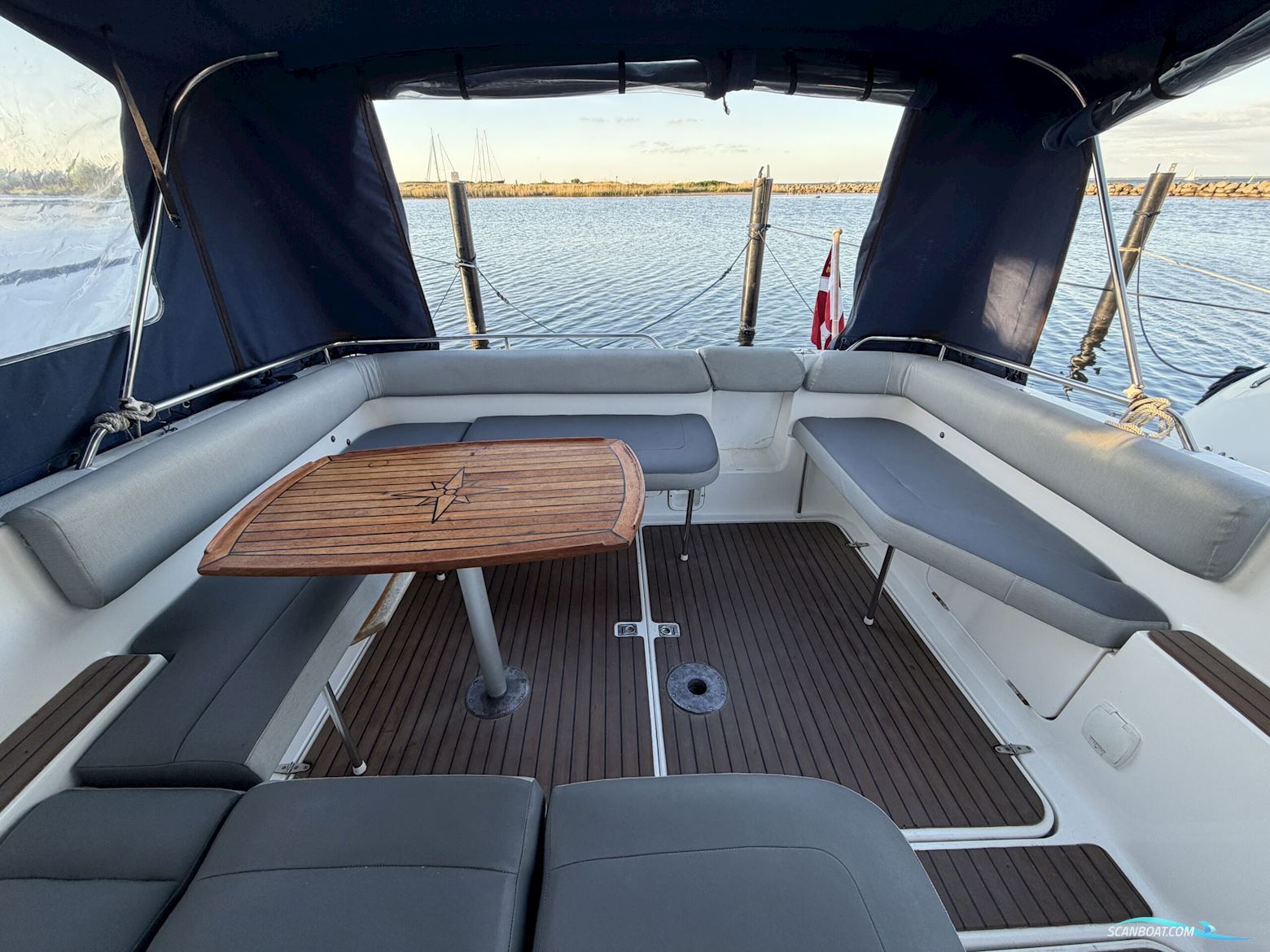 Sealine 290 Ambassador