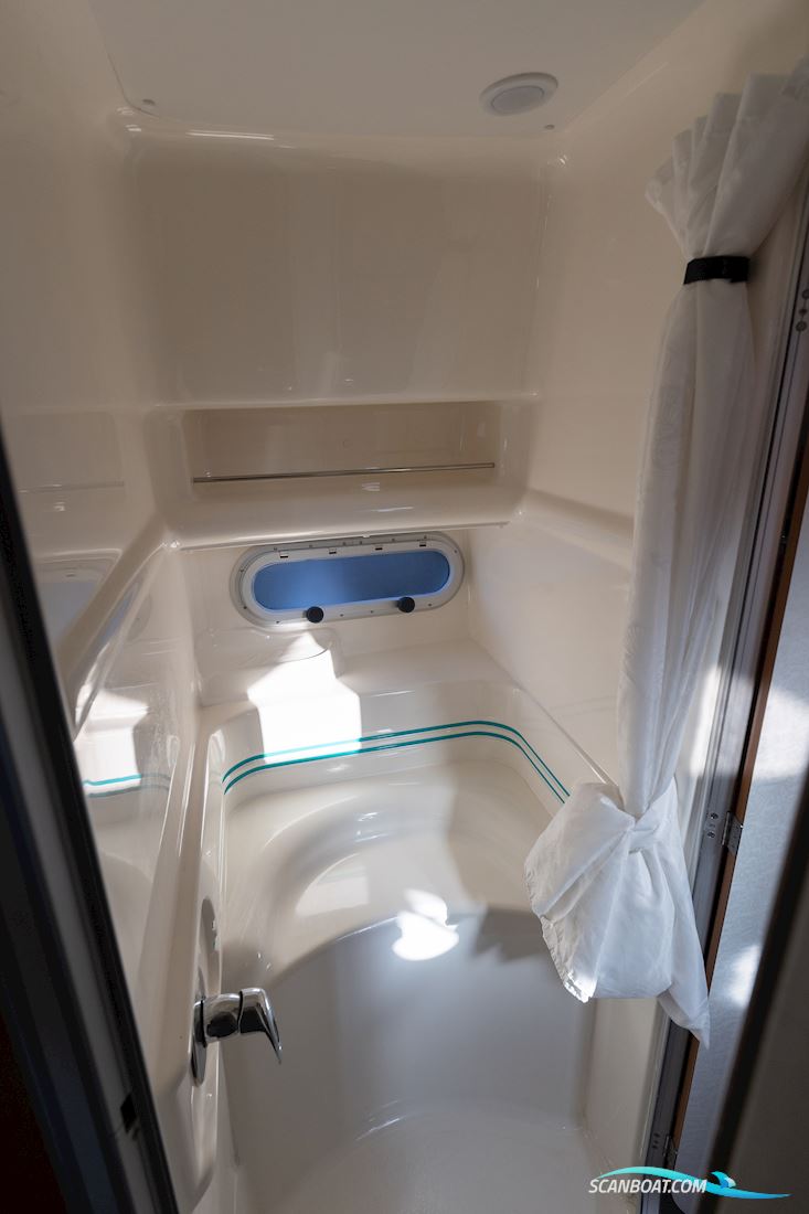 Sealine 360