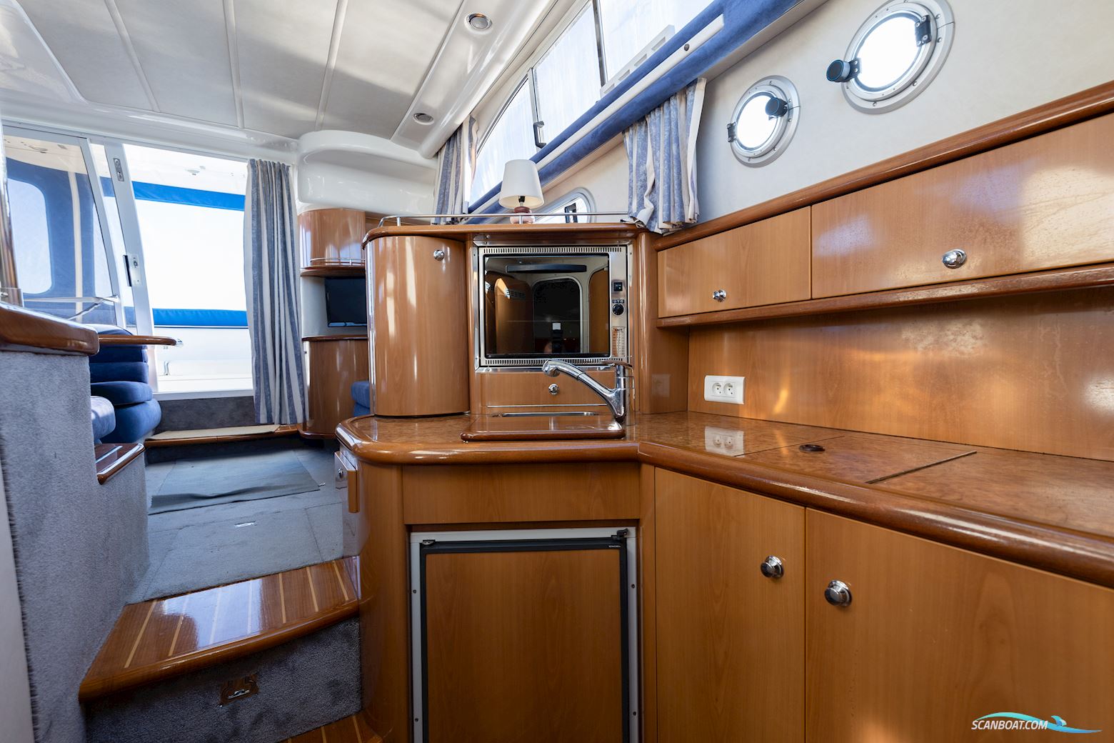 Sealine 360