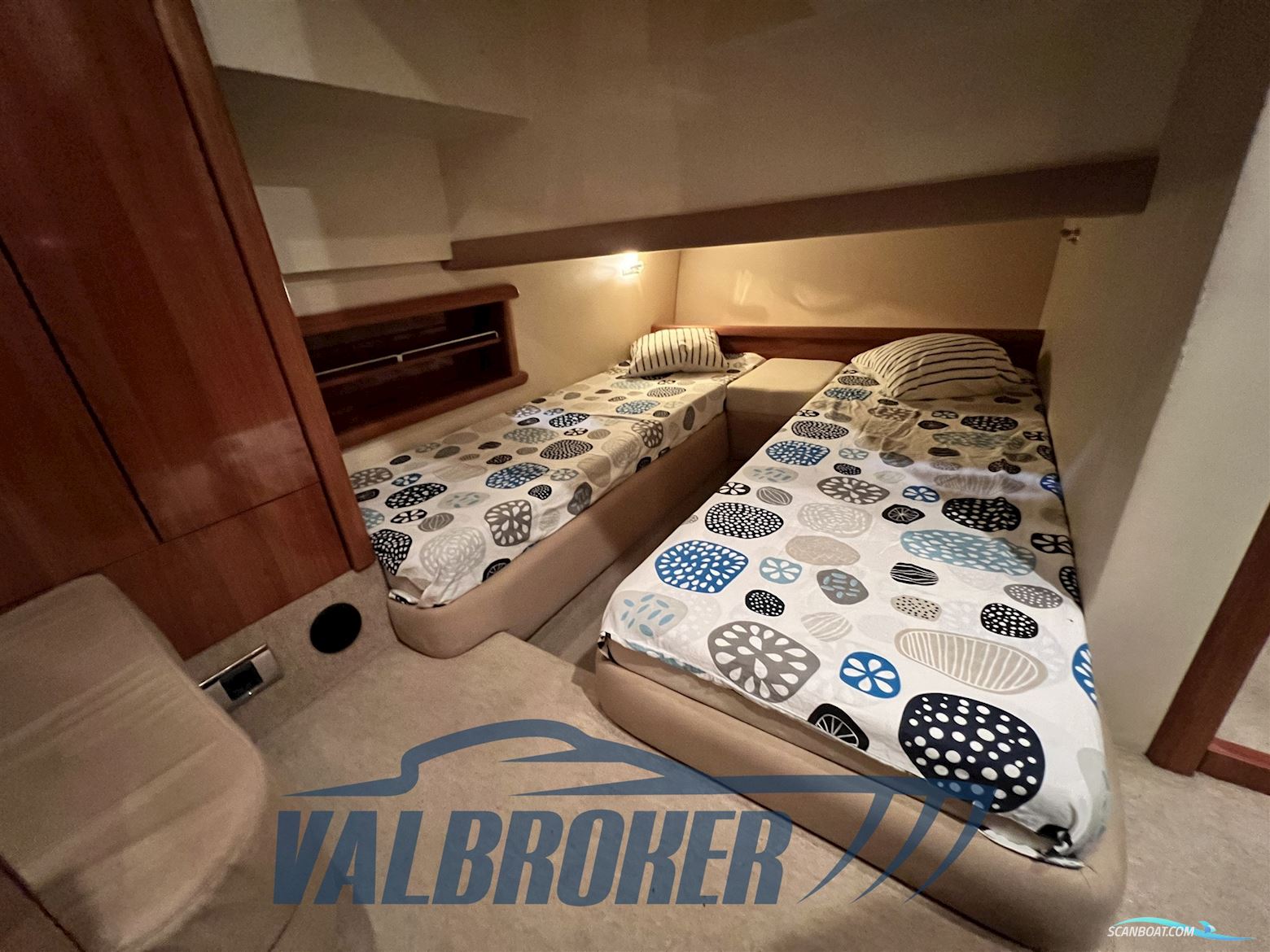 Sealine C 39