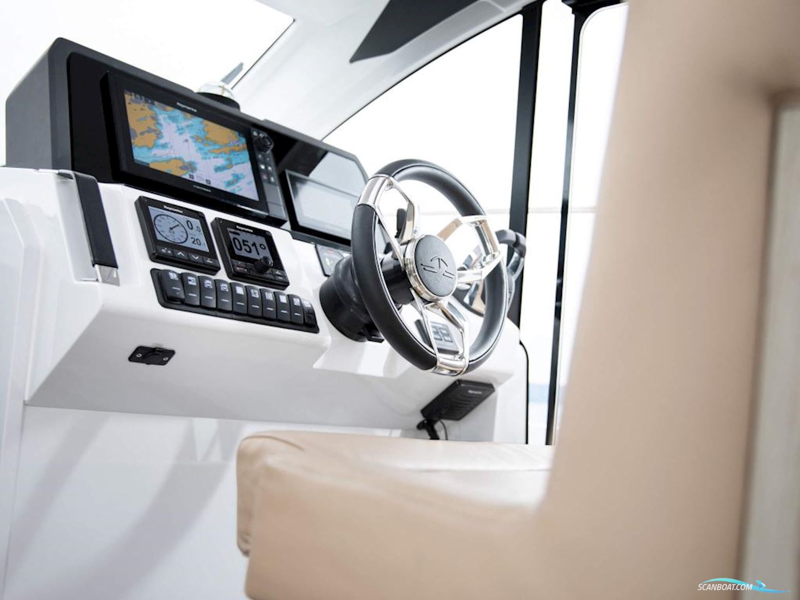 Sealine C 390