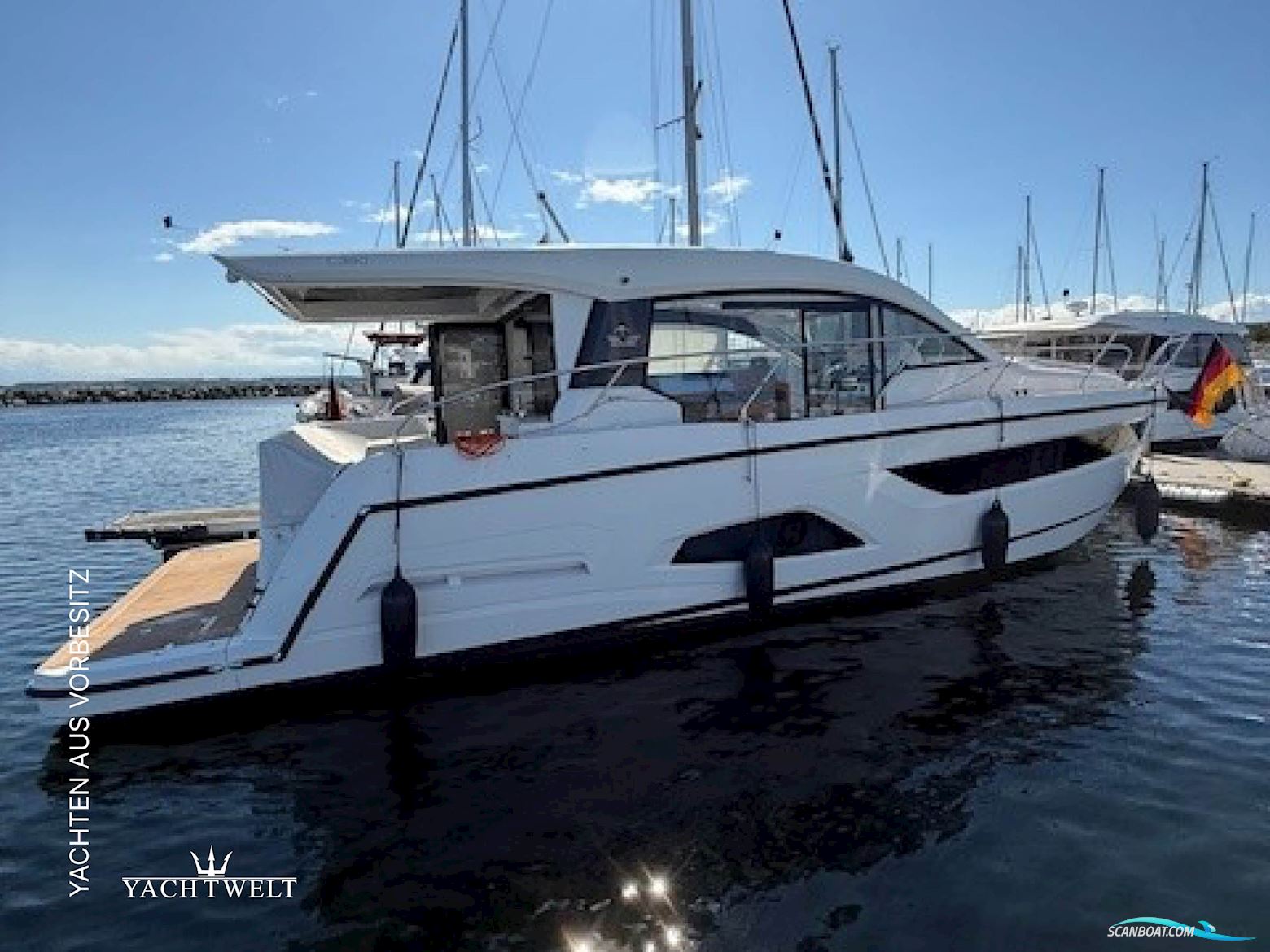 Sealine C 390