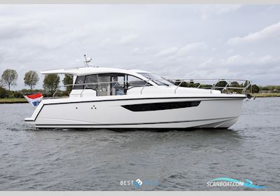 Sealine C330 Motorboten 2016, met Volvo Penta is een Zweeds merk dat wereldwijd bekendstaat om betrouwbare en krachtige scheepsmotoren en aandrijfsystemen. Ze leveren zowel diesel- al motor, The Netherlands