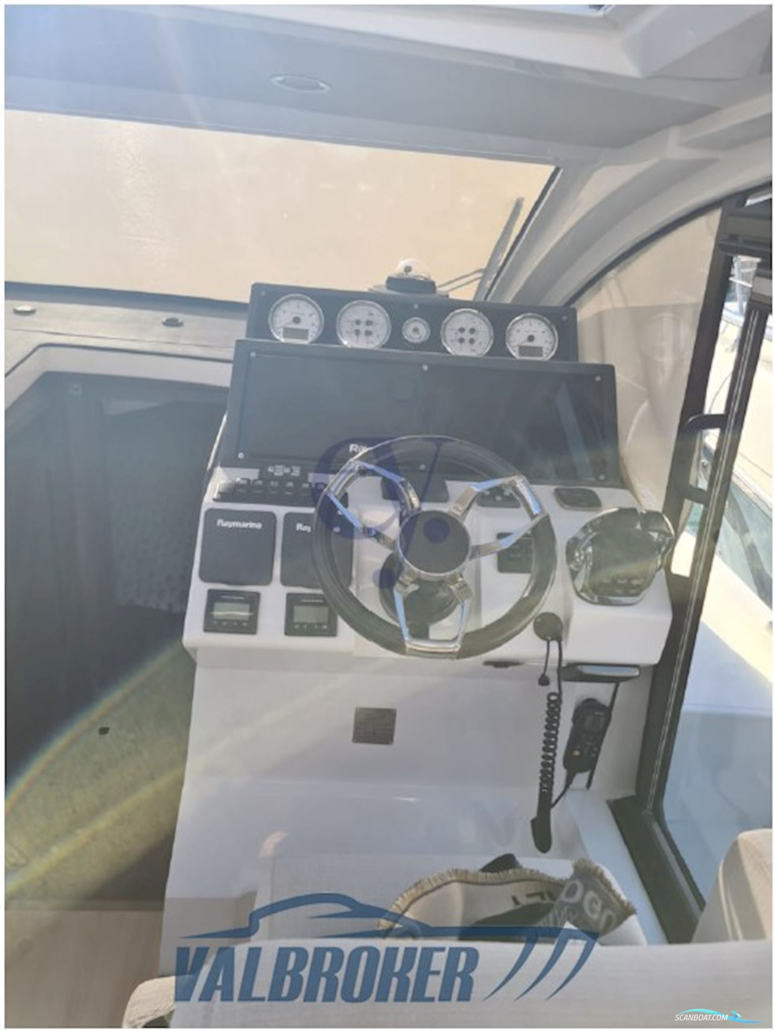 Sealine C330