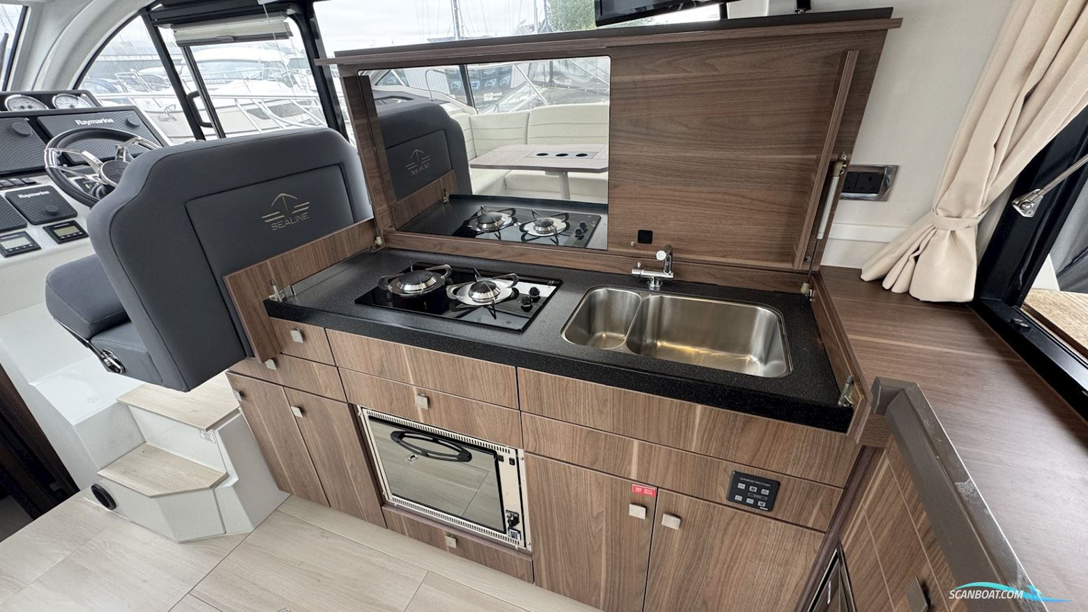 Sealine C330