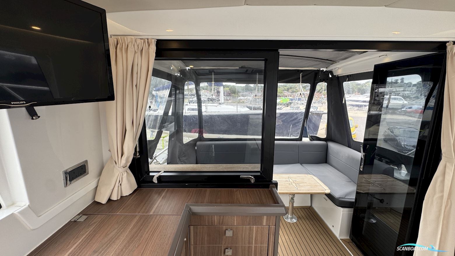Sealine C330
