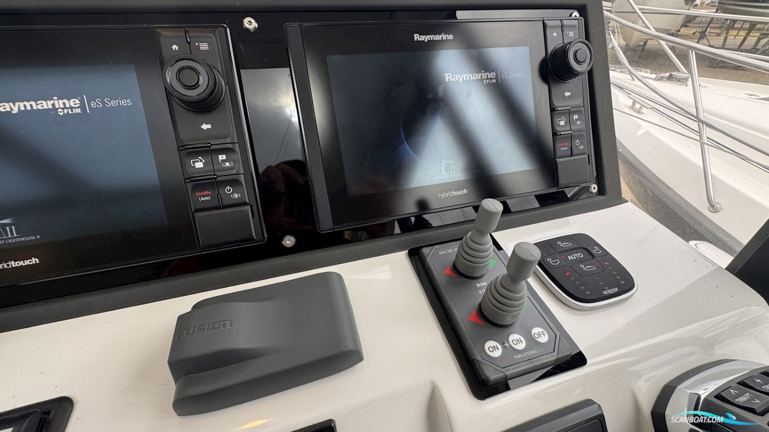 Sealine C330