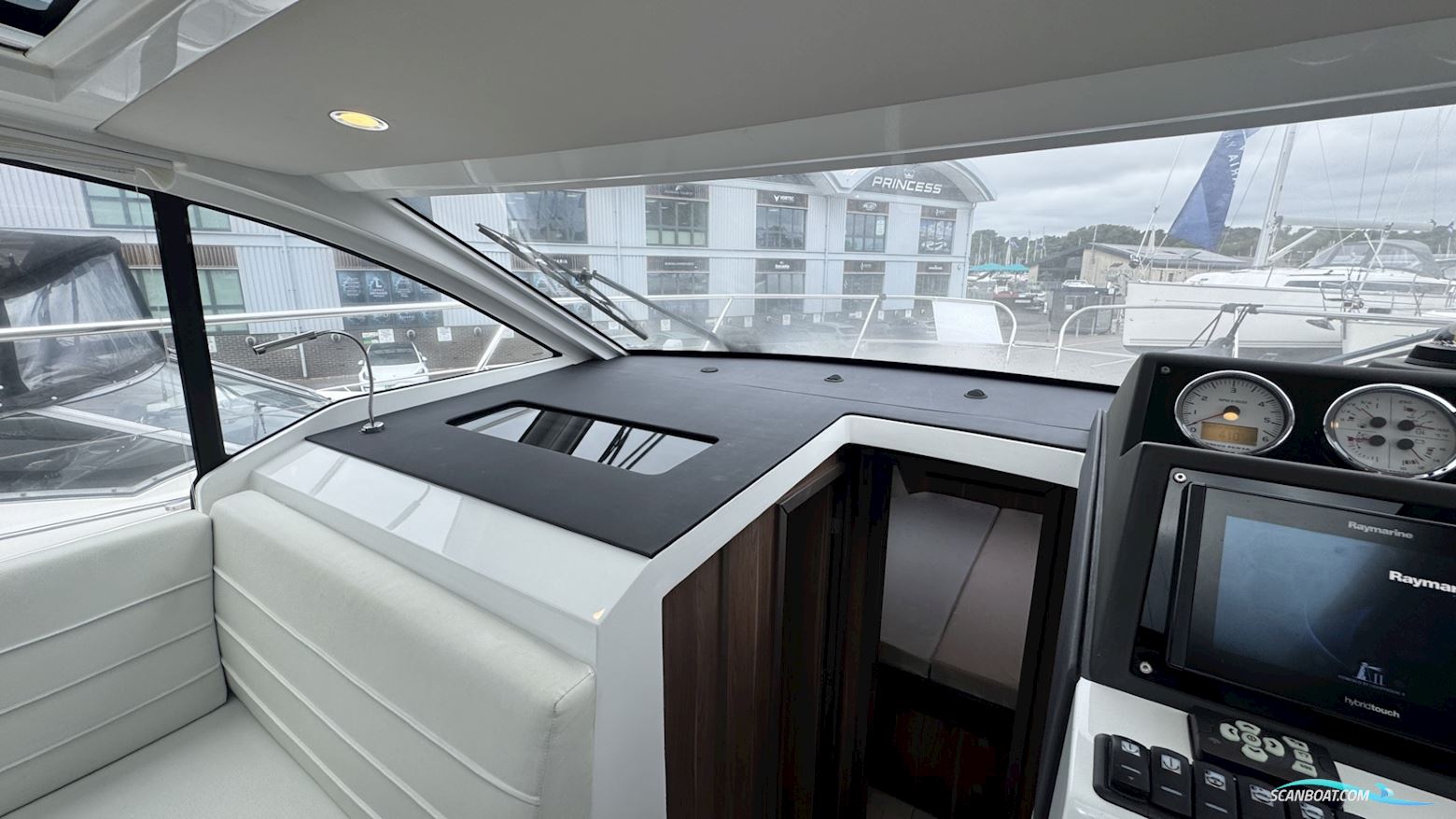Sealine C330
