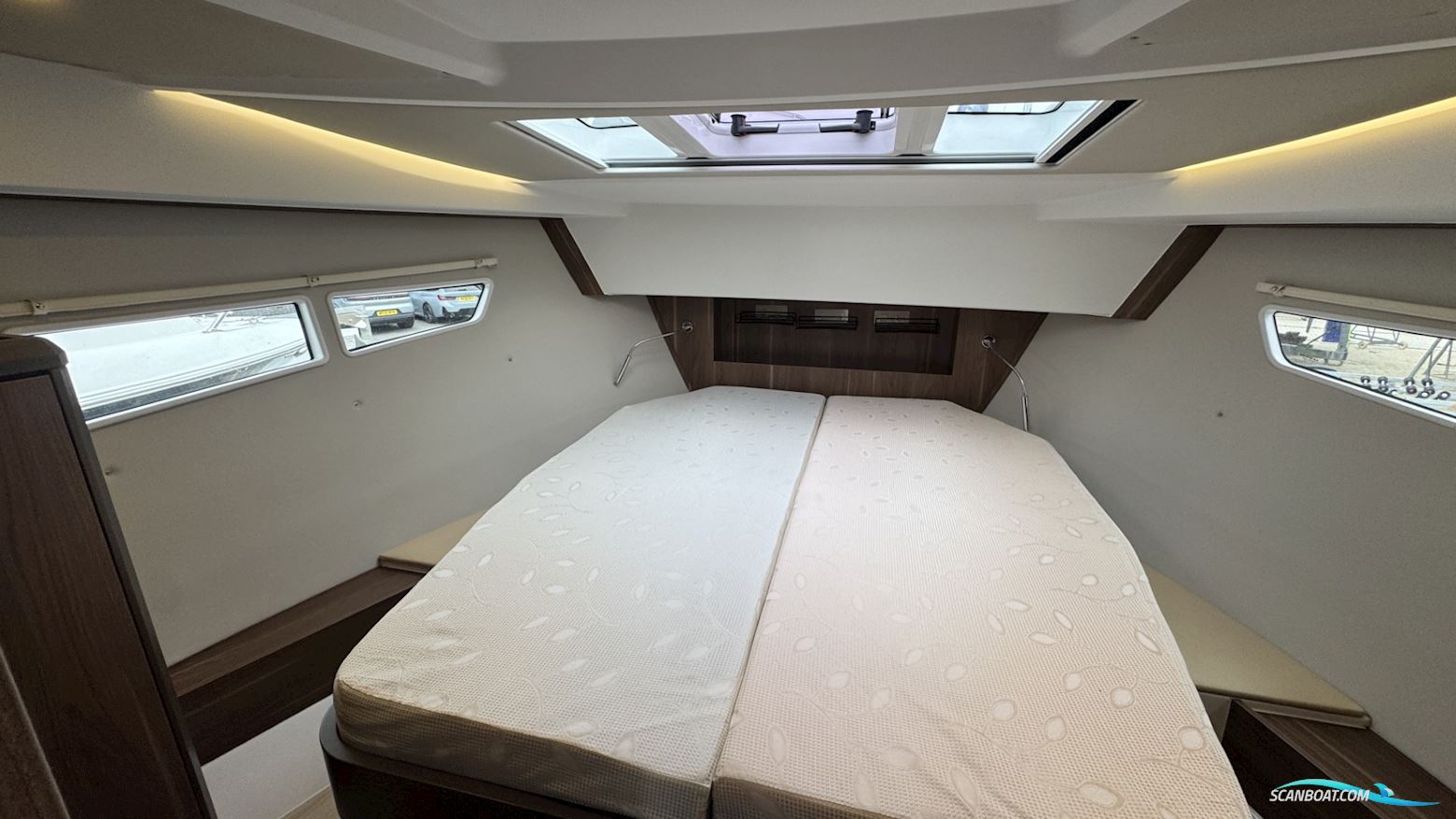 Sealine C330
