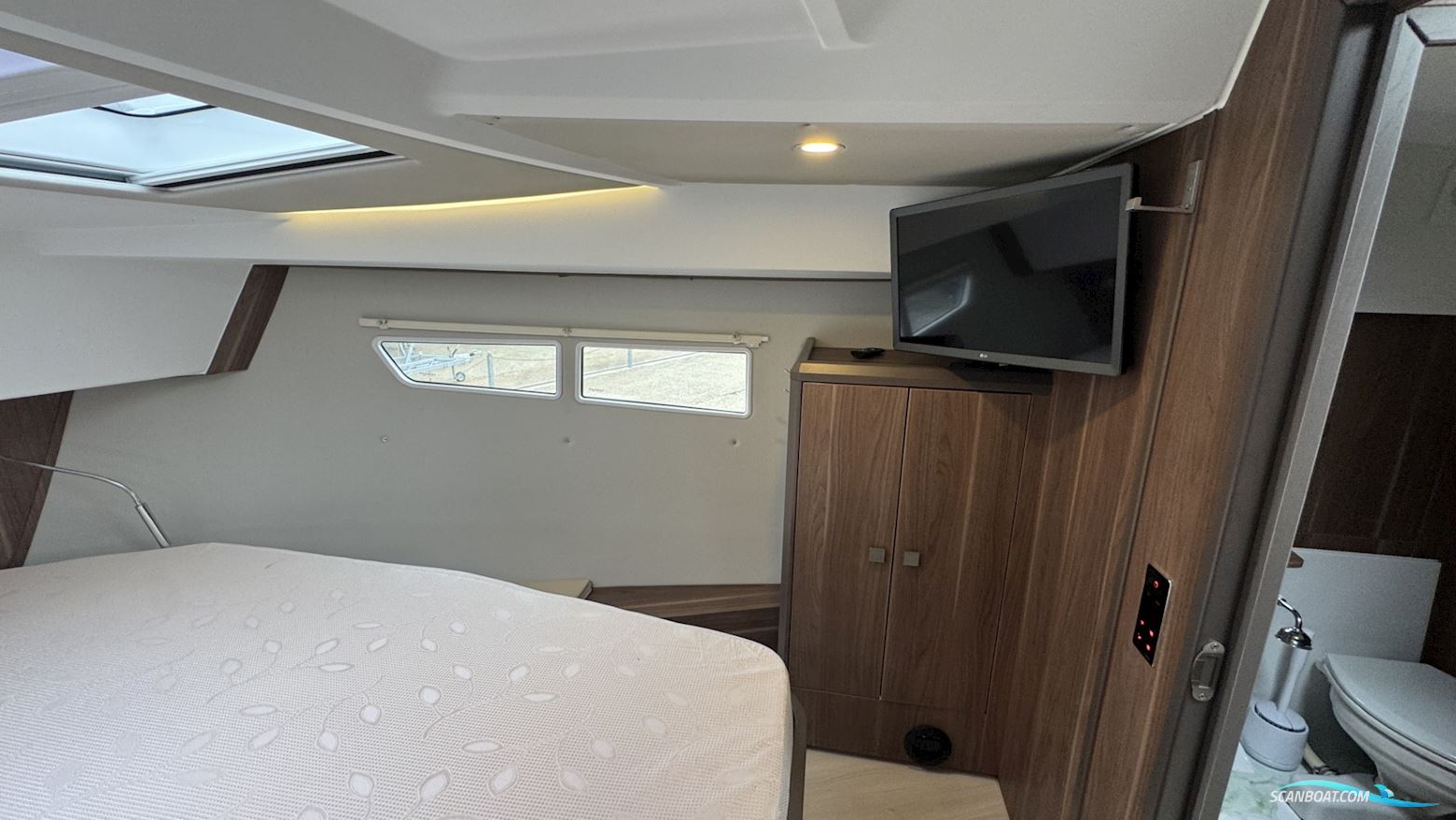 Sealine C330