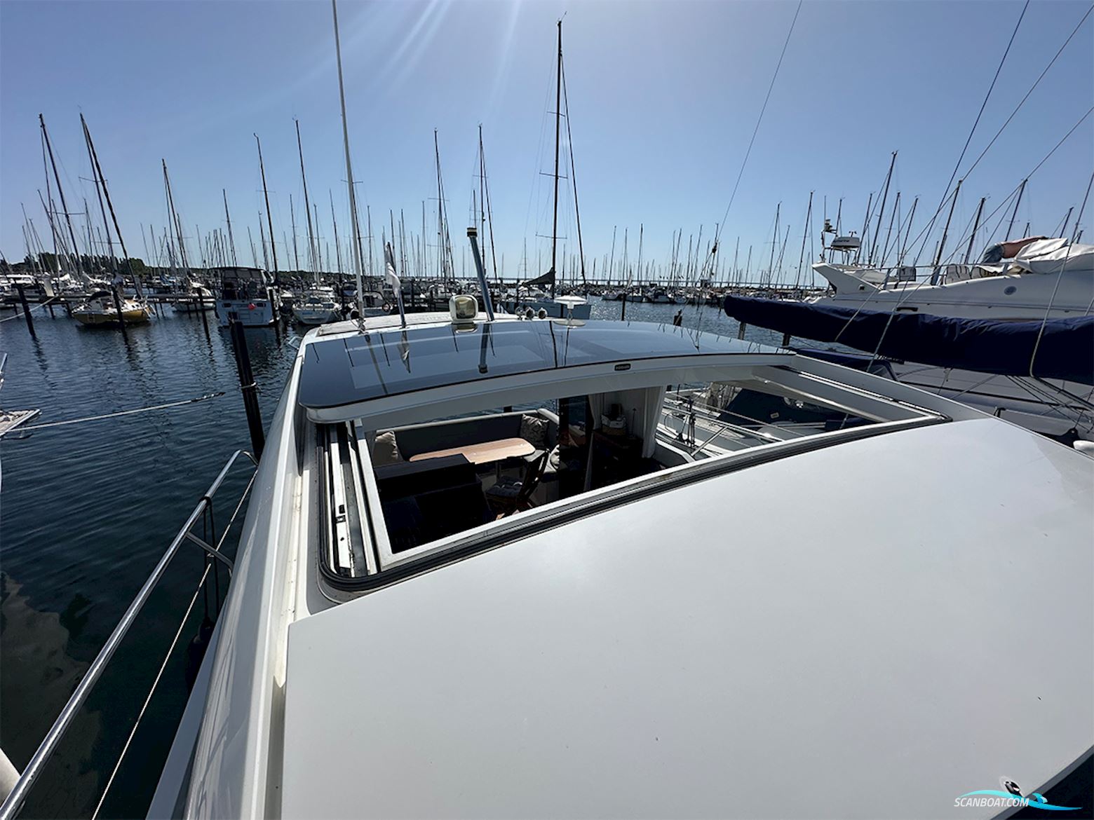 Sealine C330