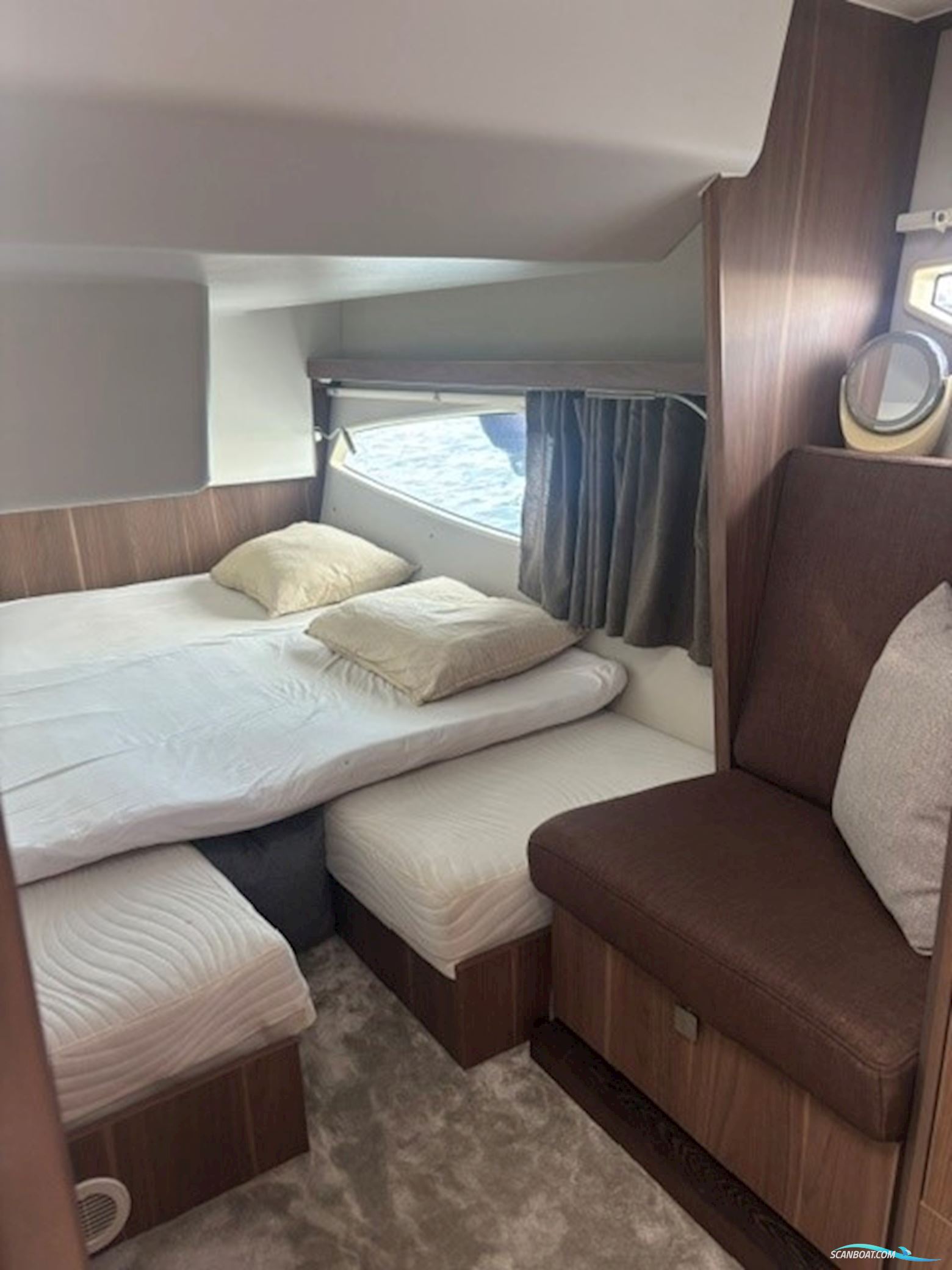 Sealine C330