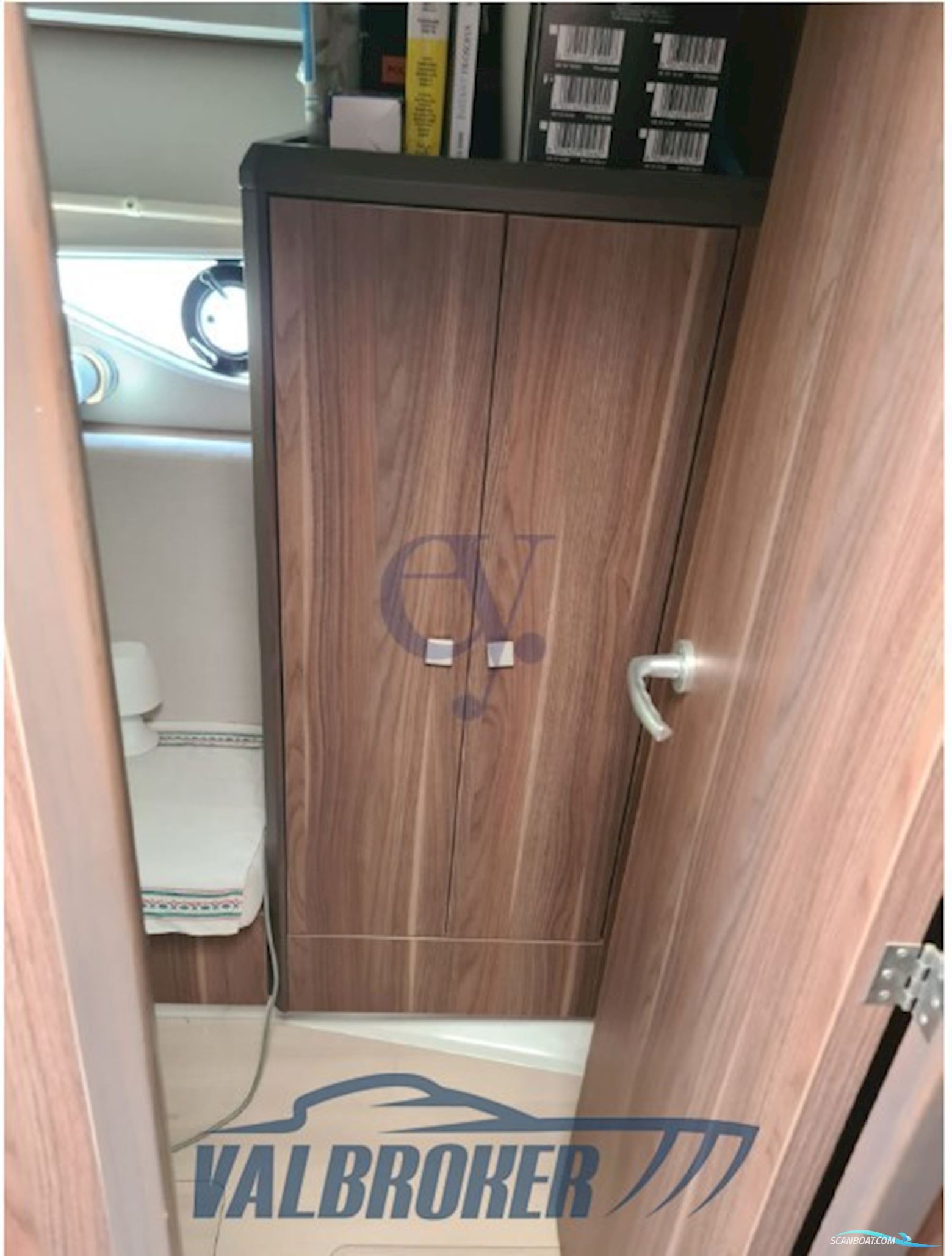 Sealine C330