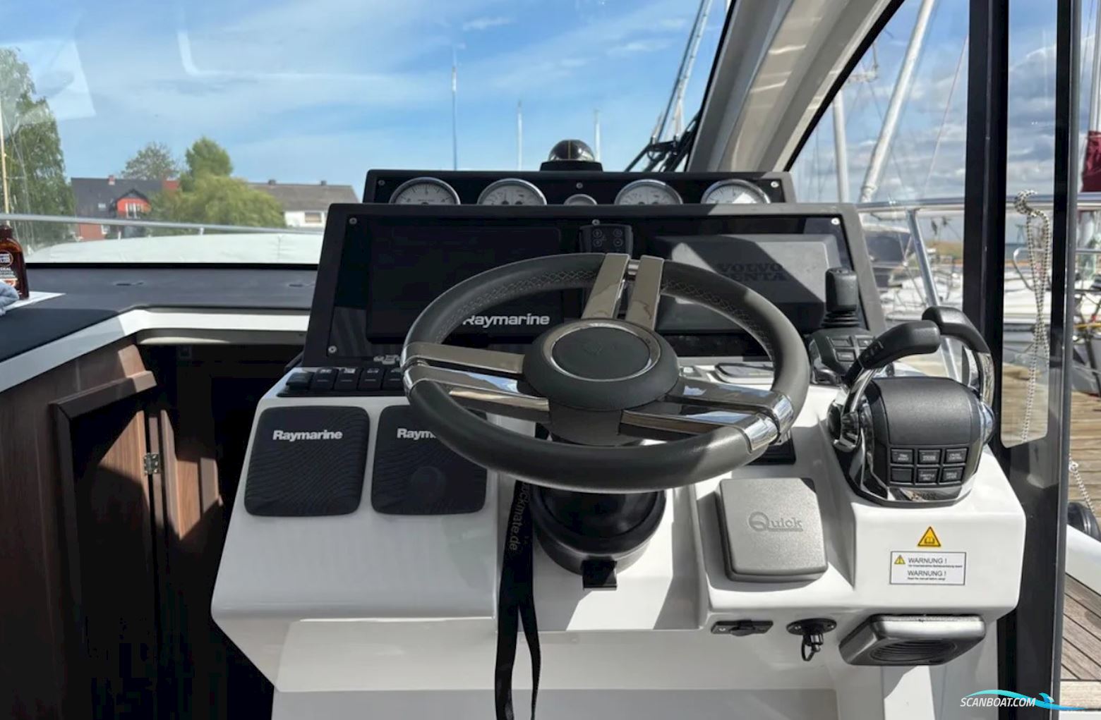 Sealine C330
