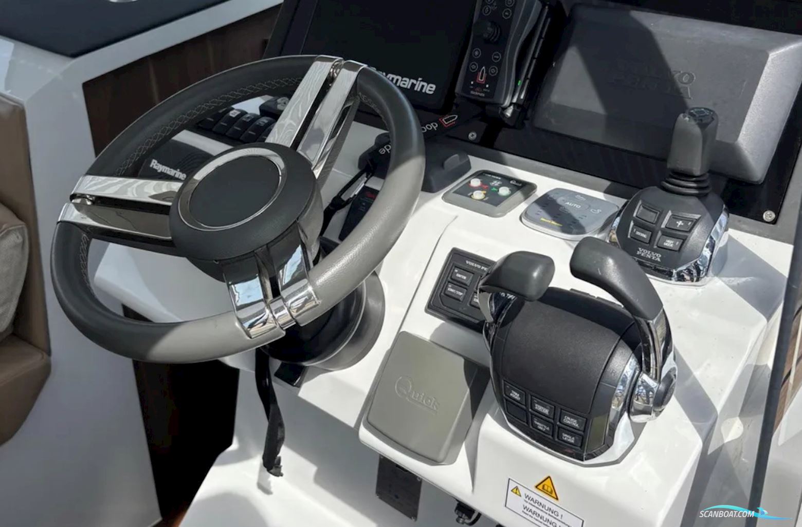 Sealine C330
