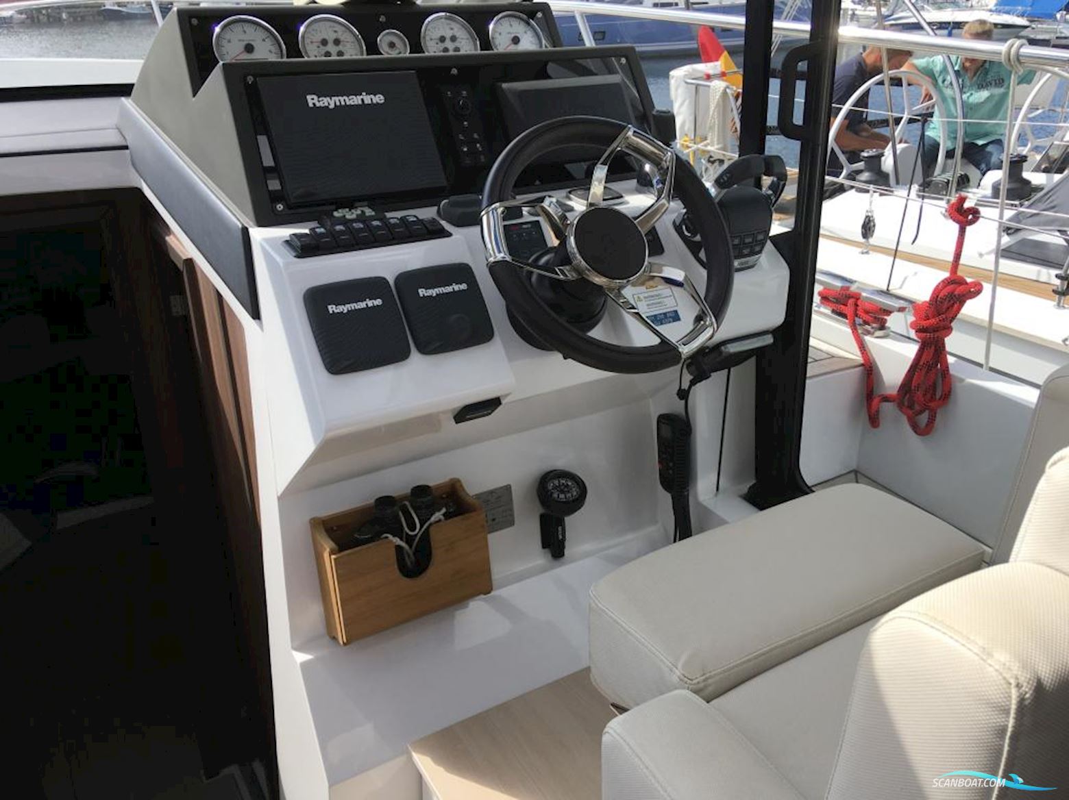 Sealine C330