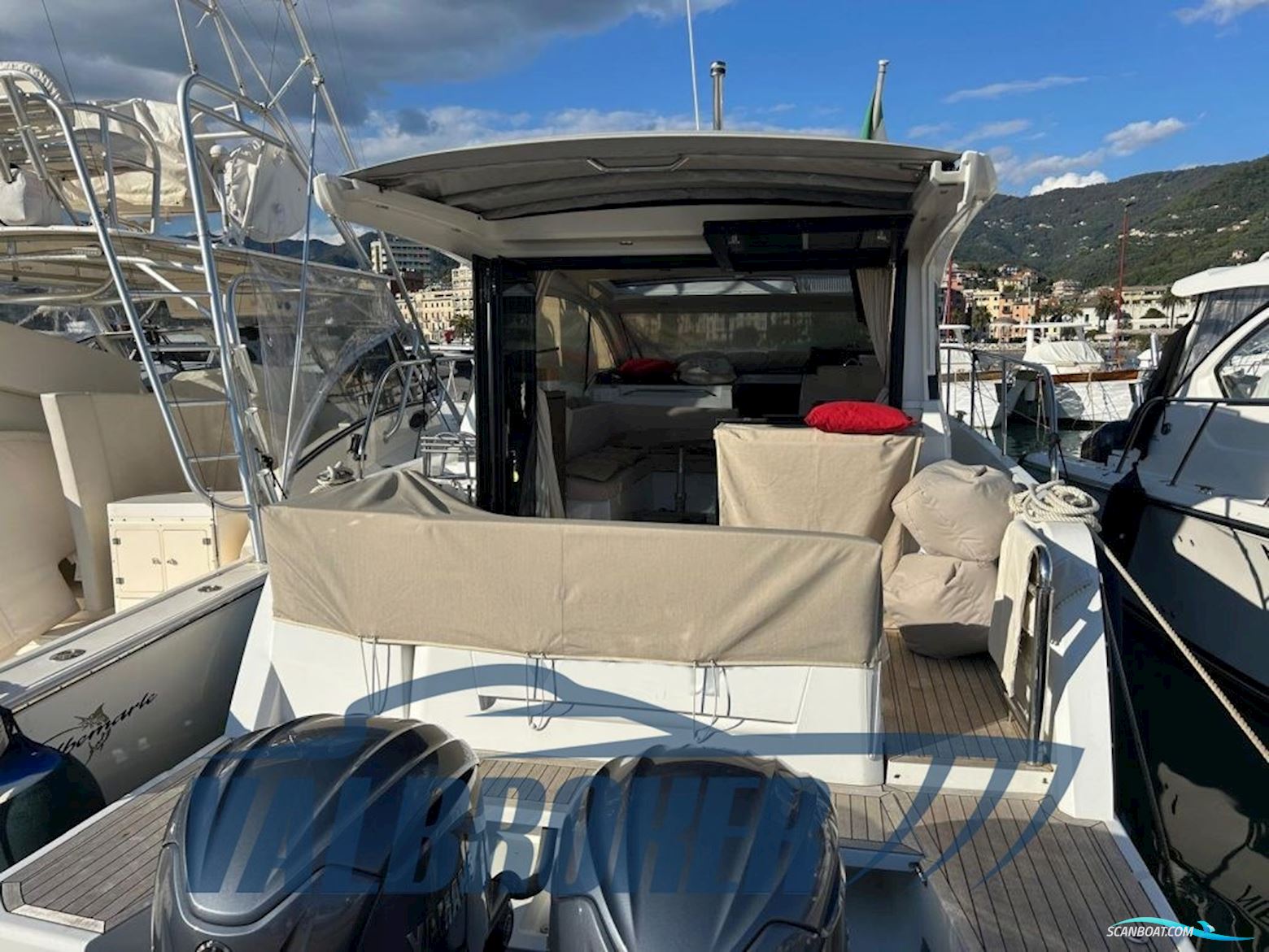 Sealine C335V