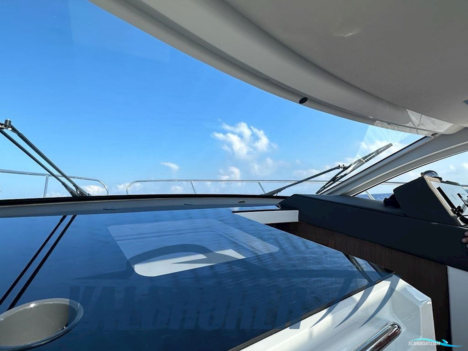 Sealine C335V