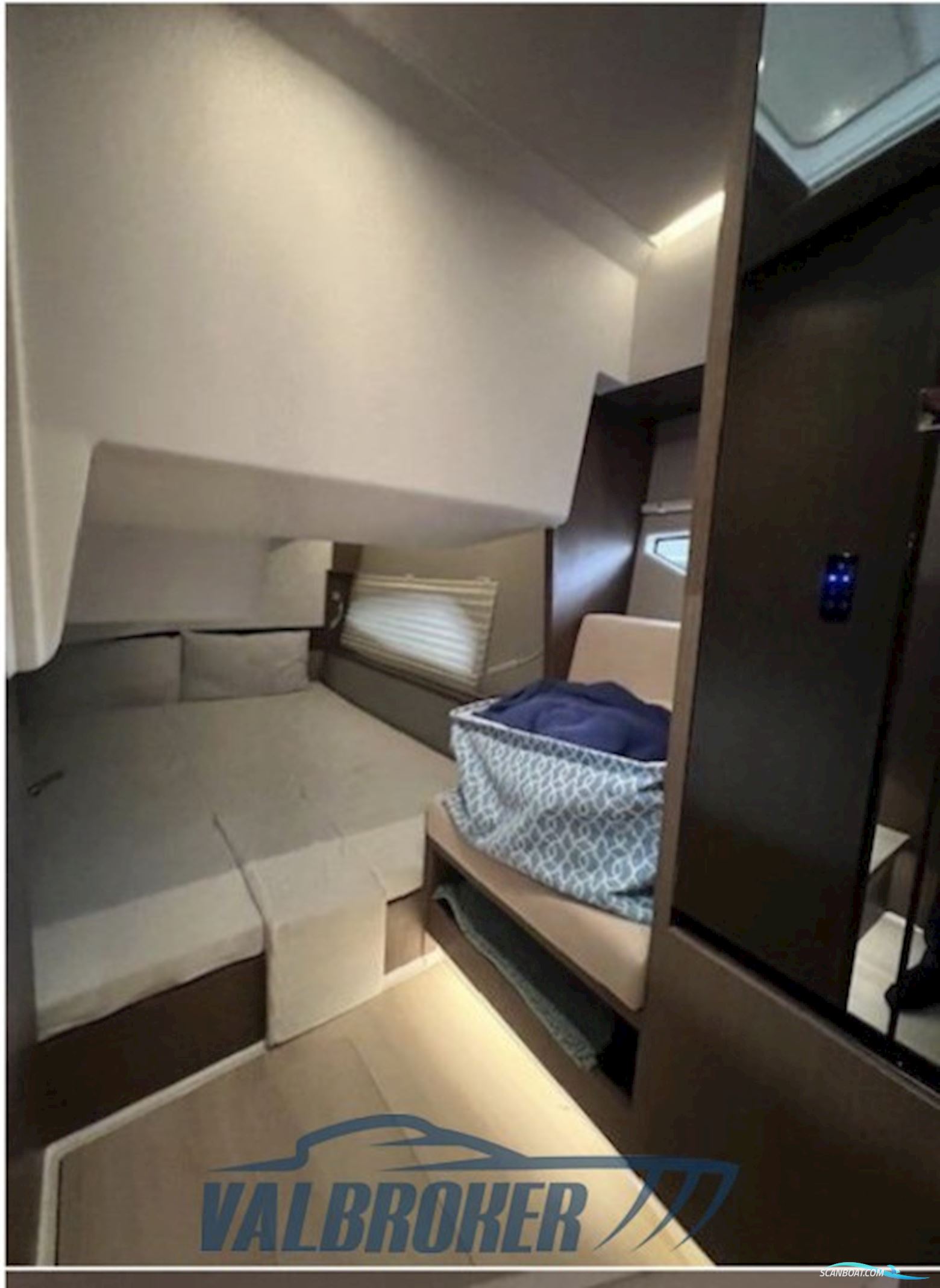 Sealine C335V