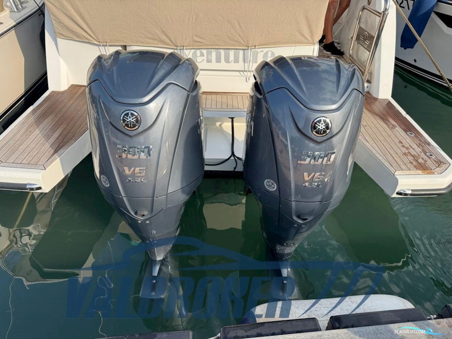 Sealine C335V
