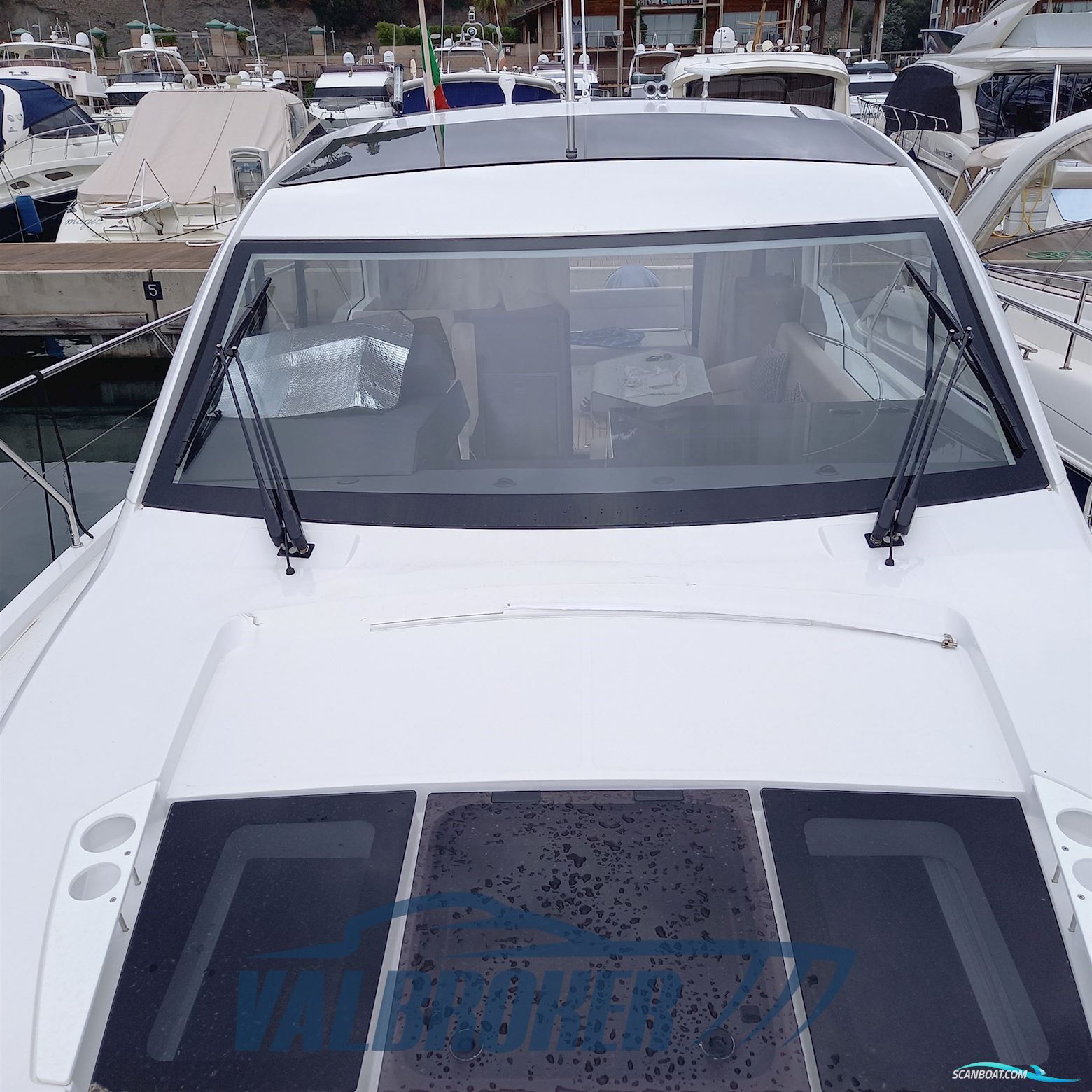 Sealine C335V