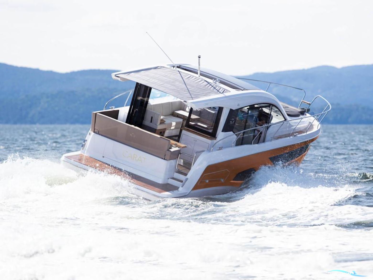 Sealine C390