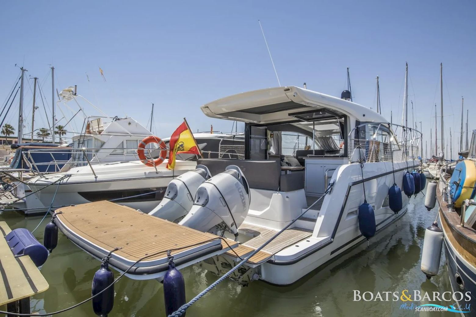 Sealine C390V