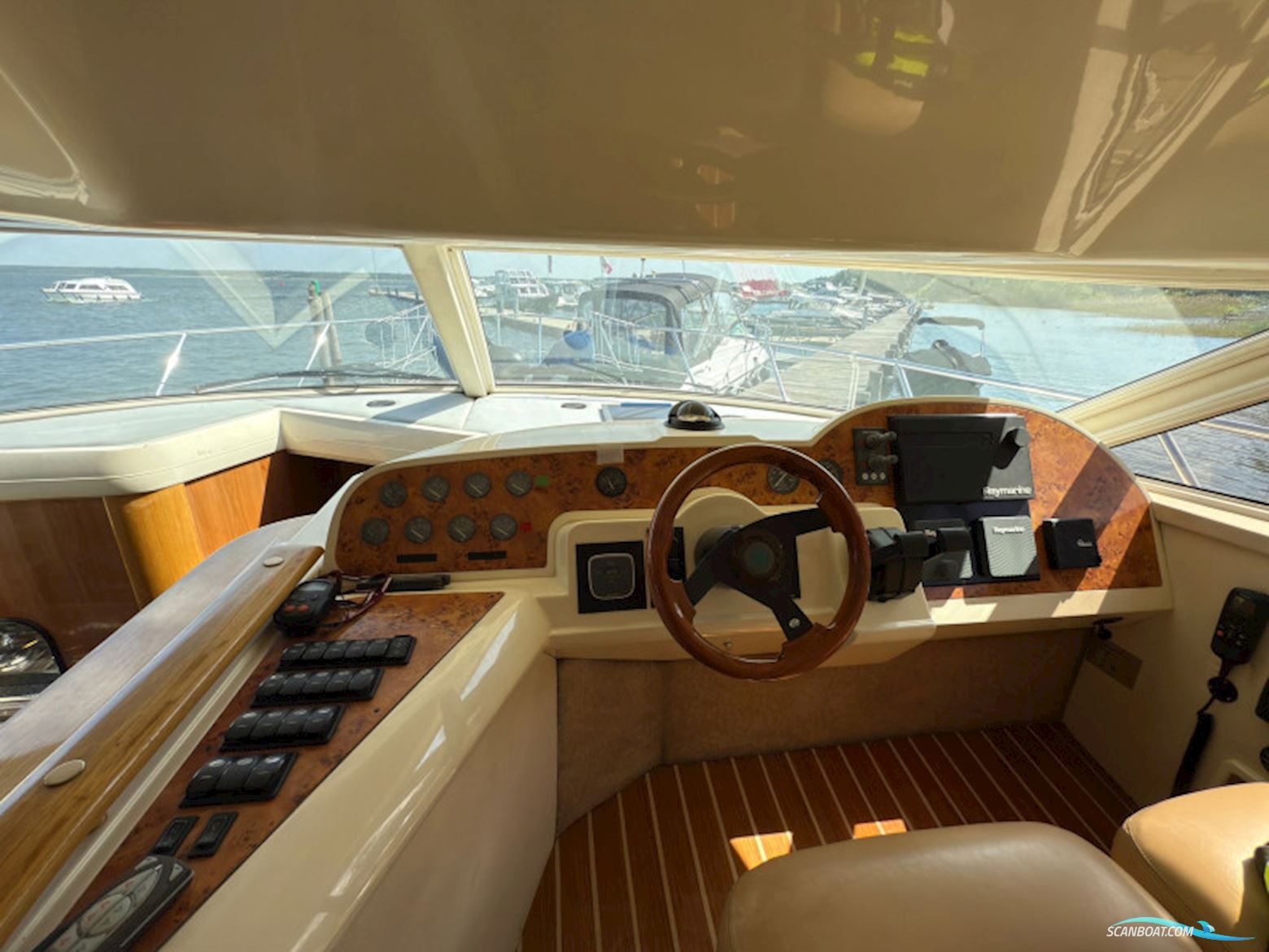 Sealine F 42.5