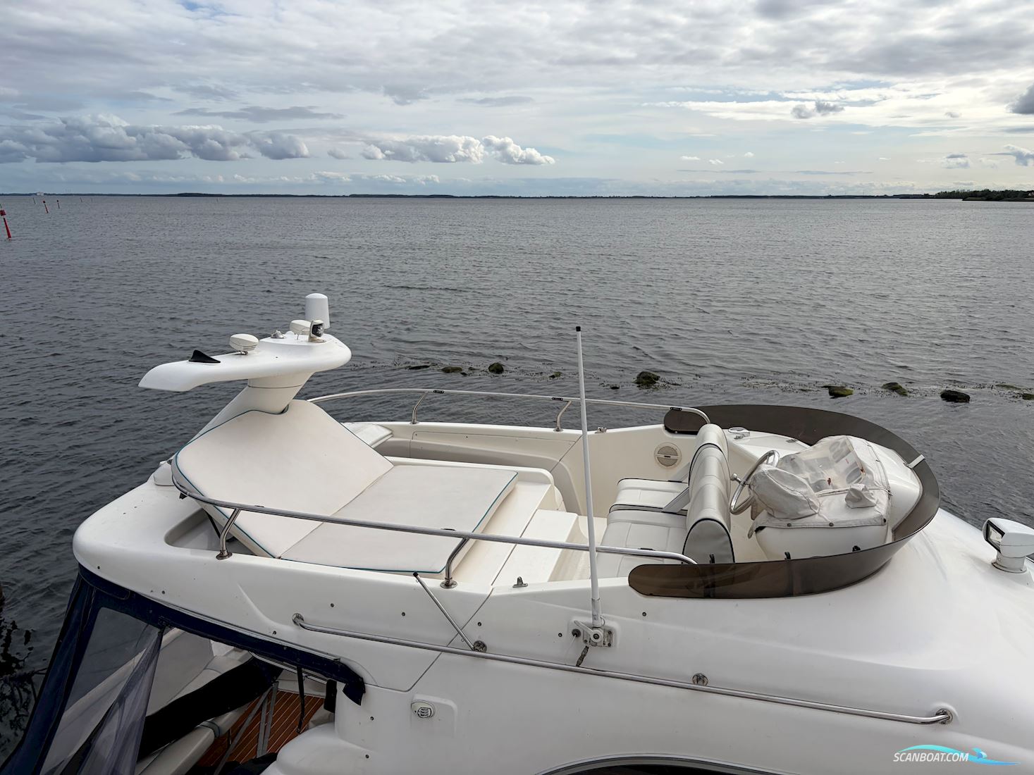 Sealine F33
