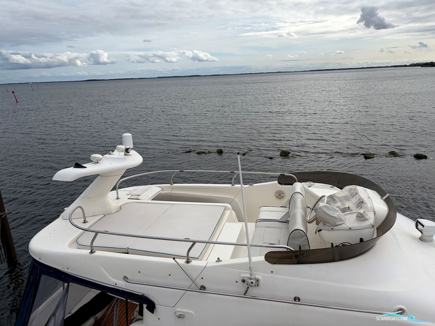 Sealine F33