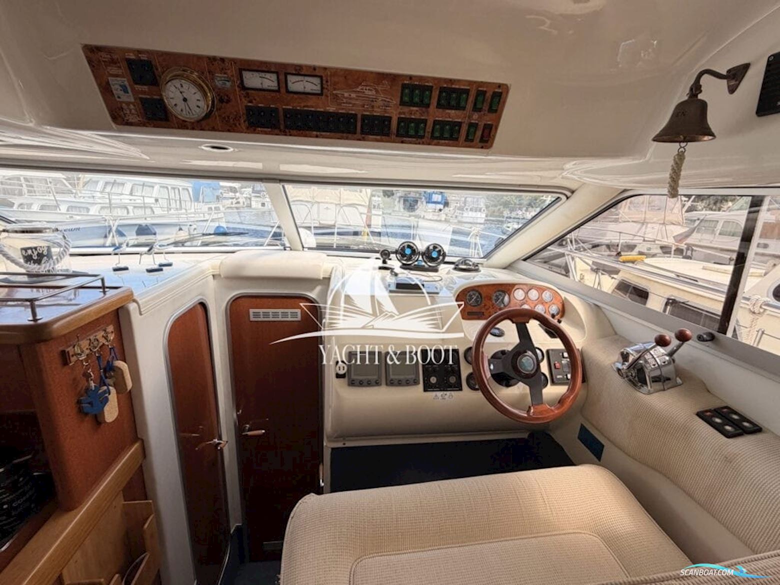 Sealine F330