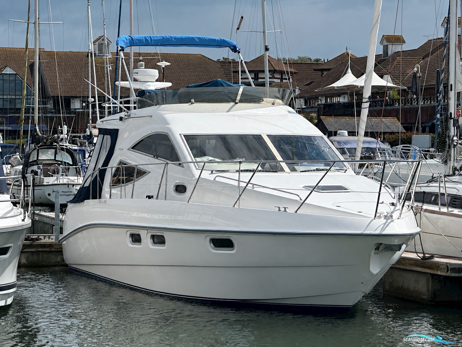 Sealine F34 Motorboten 2004, met Volvo Penta motor, United Kingdom