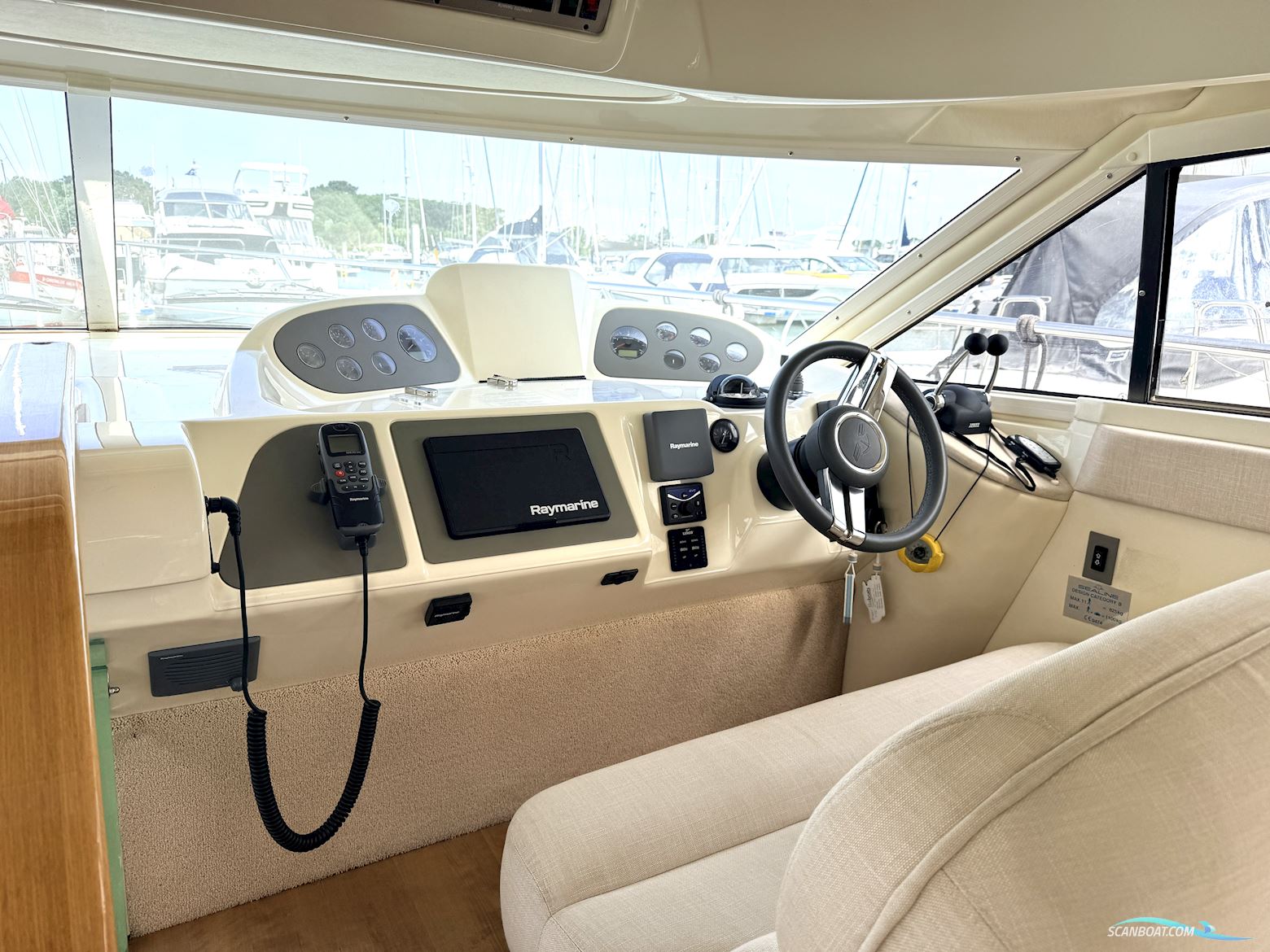 Sealine F37