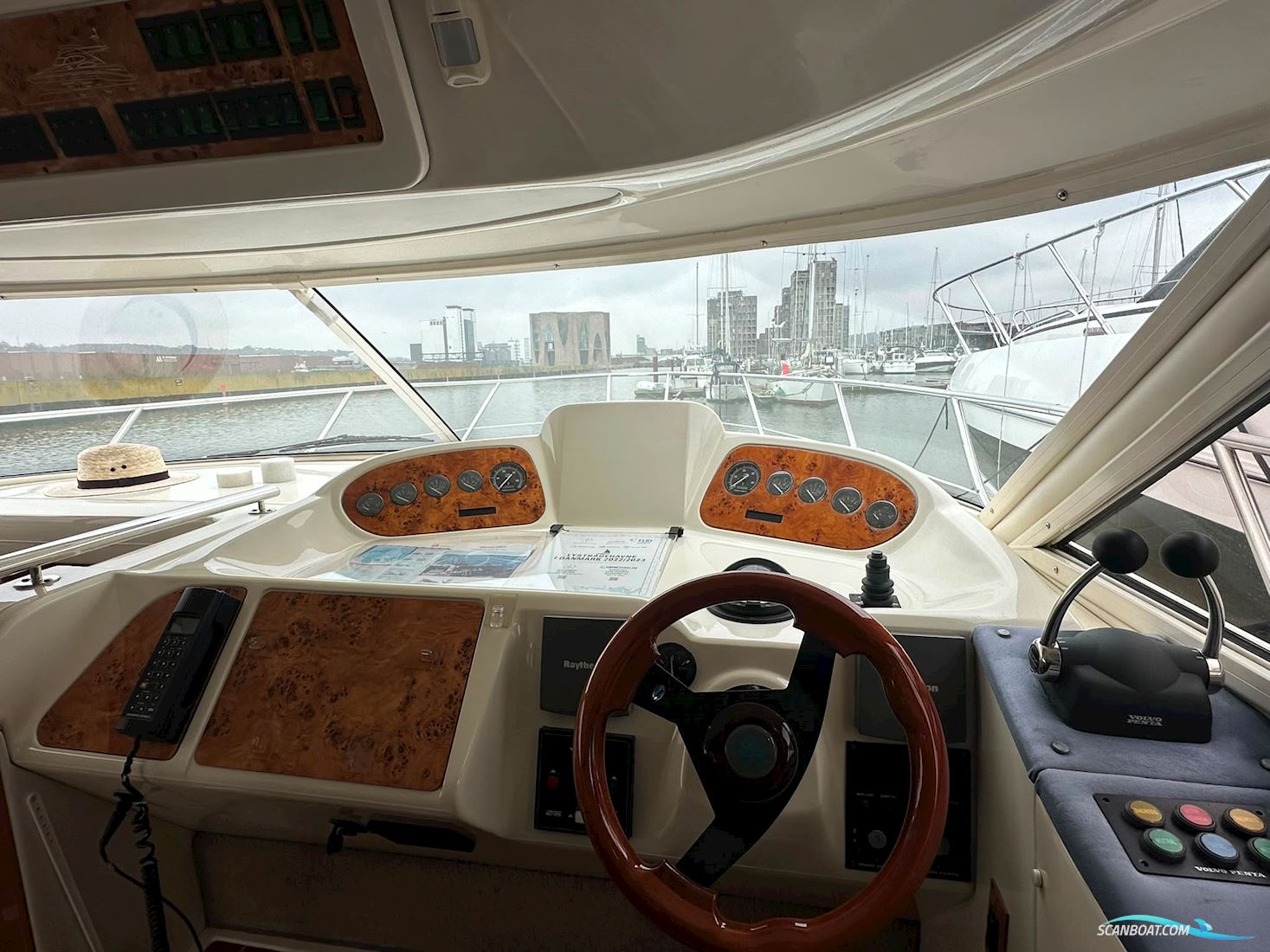 Sealine F37