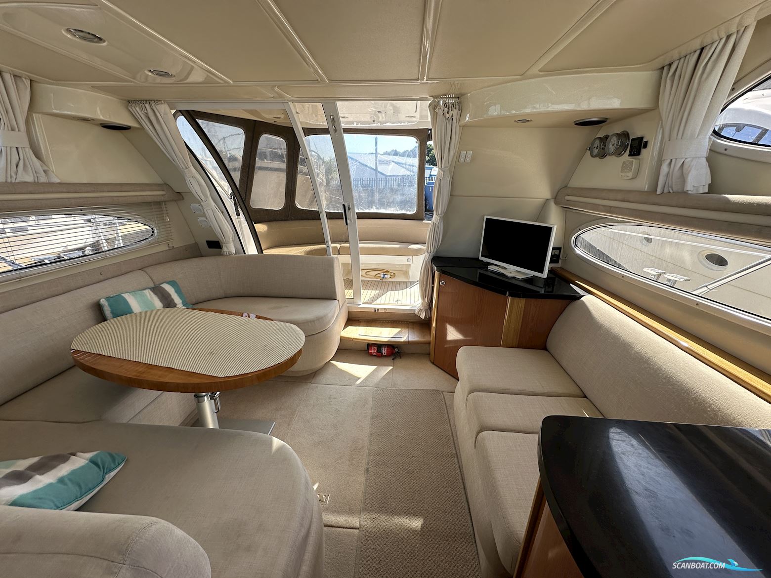 Sealine F37